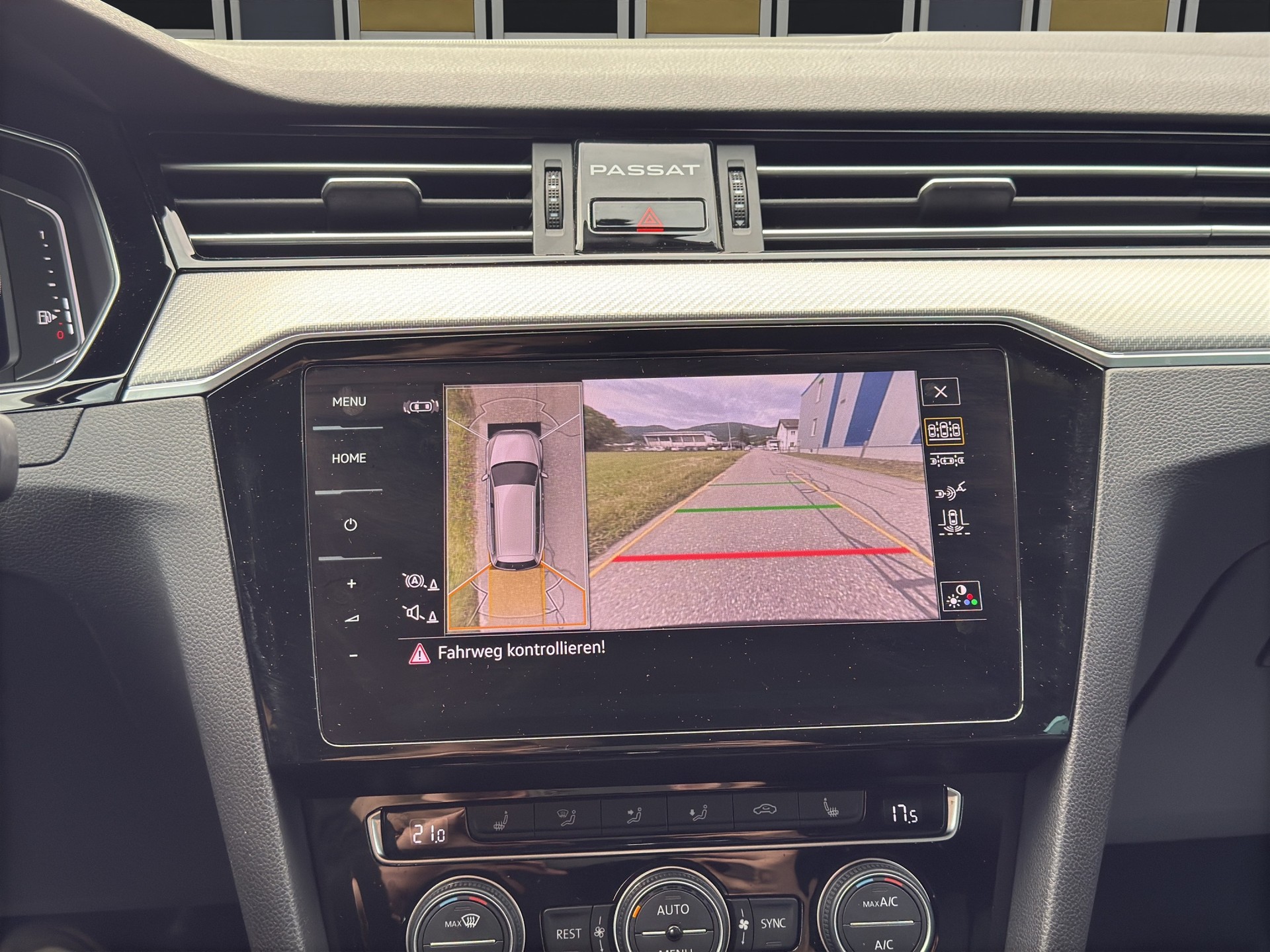 VW Passat Variant 2.0 TSI R-Line Edition 4Motion DSG-image-15