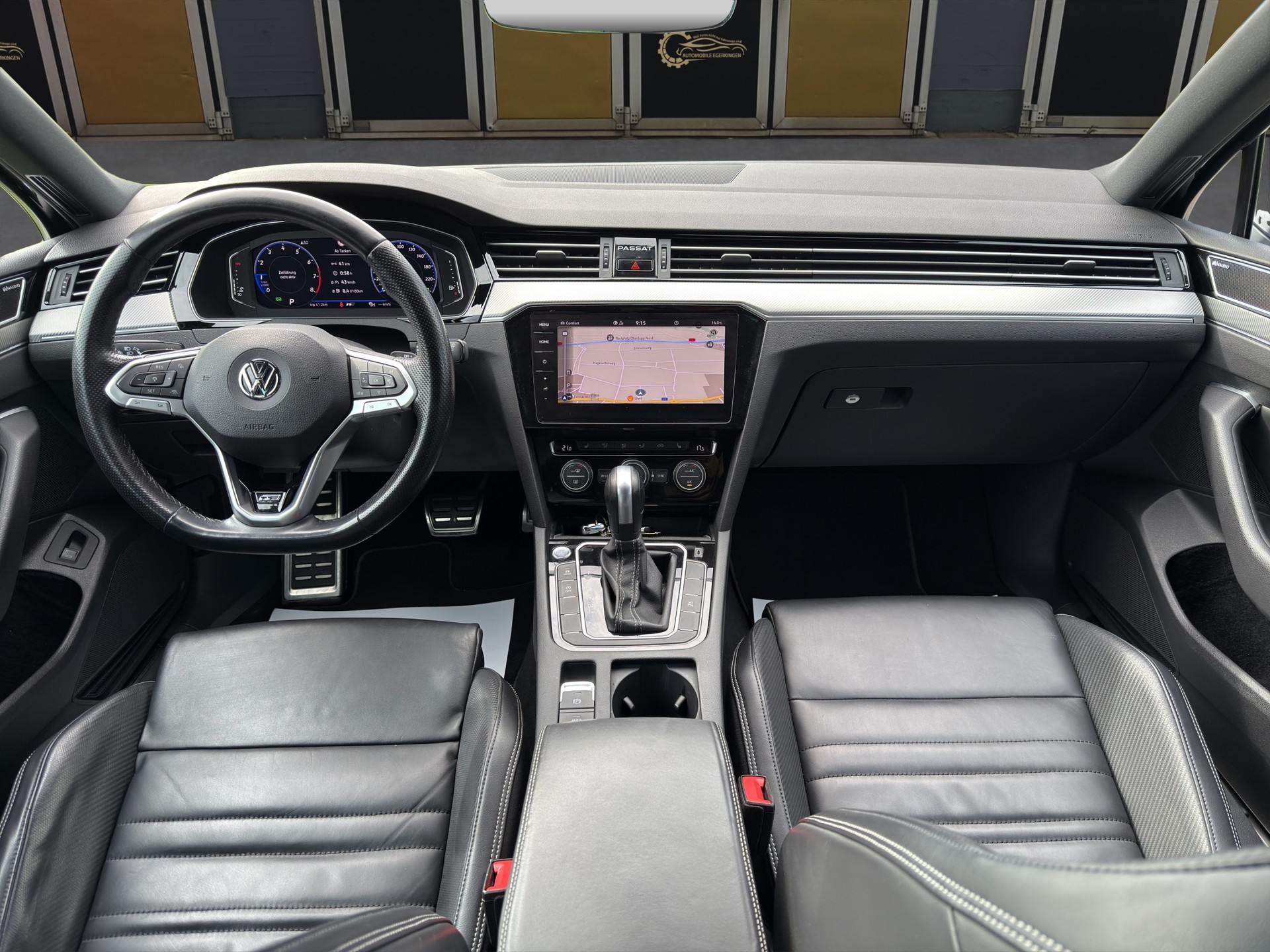 VW Passat Variant 2.0 TSI R-Line Edition 4Motion DSG-image-10