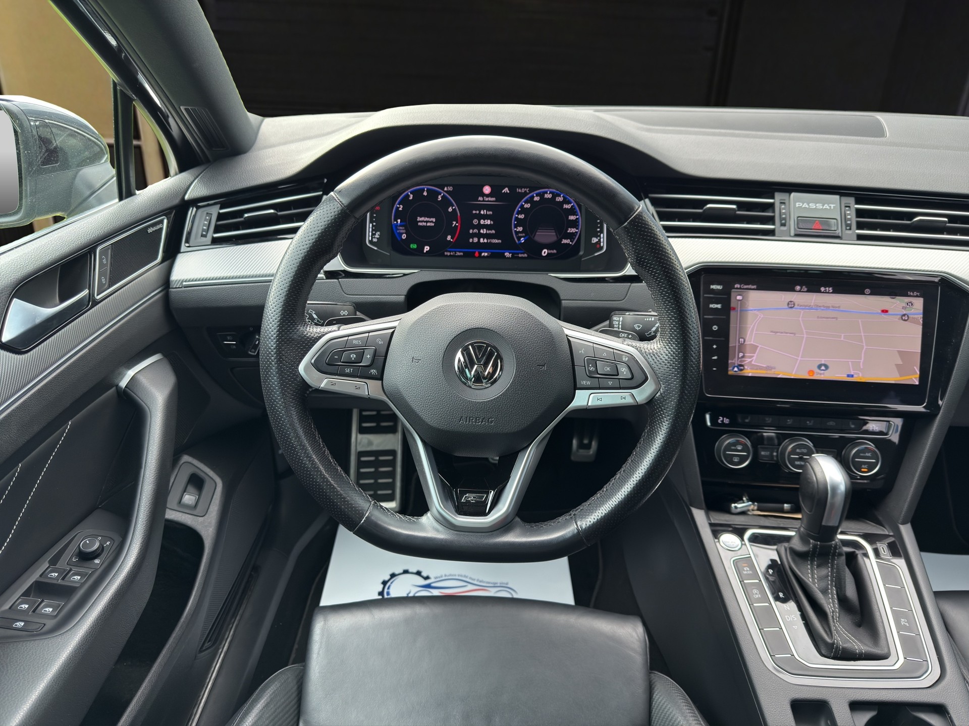 VW Passat Variant 2.0 TSI R-Line Edition 4Motion DSG-image-11