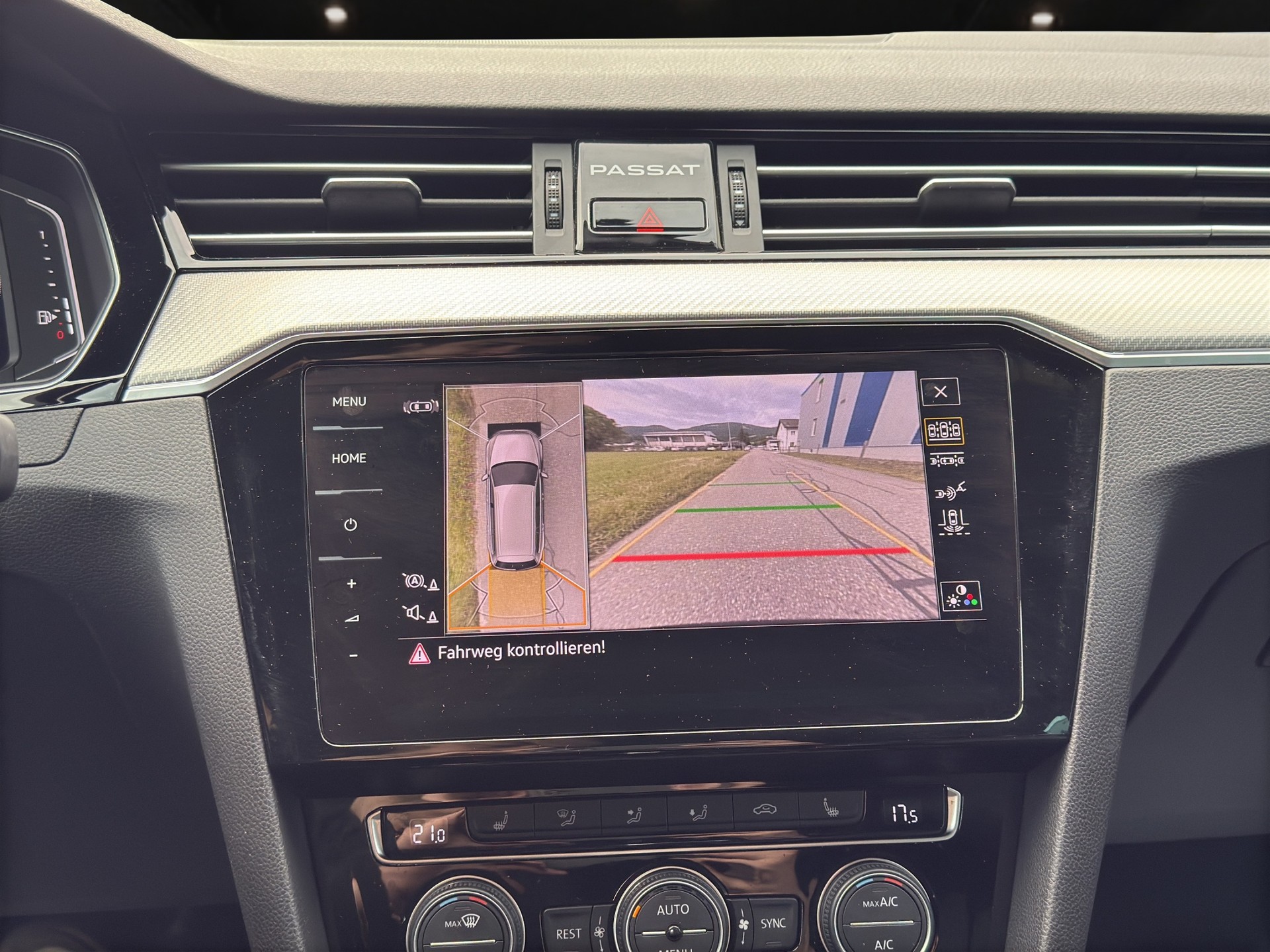 VW Passat Variant 2.0 TSI R-Line Edition 4Motion DSG-image-15