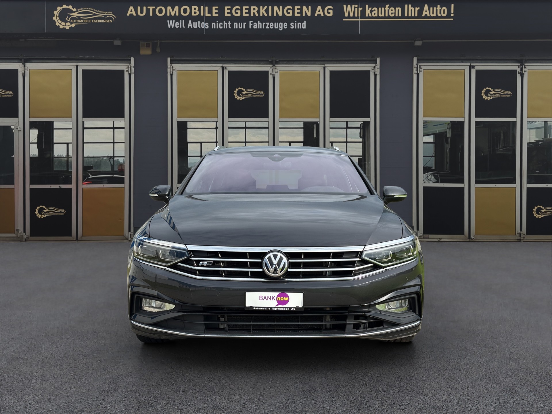 VW Passat Variant 2.0 TSI R-Line Edition 4Motion DSG-image-1