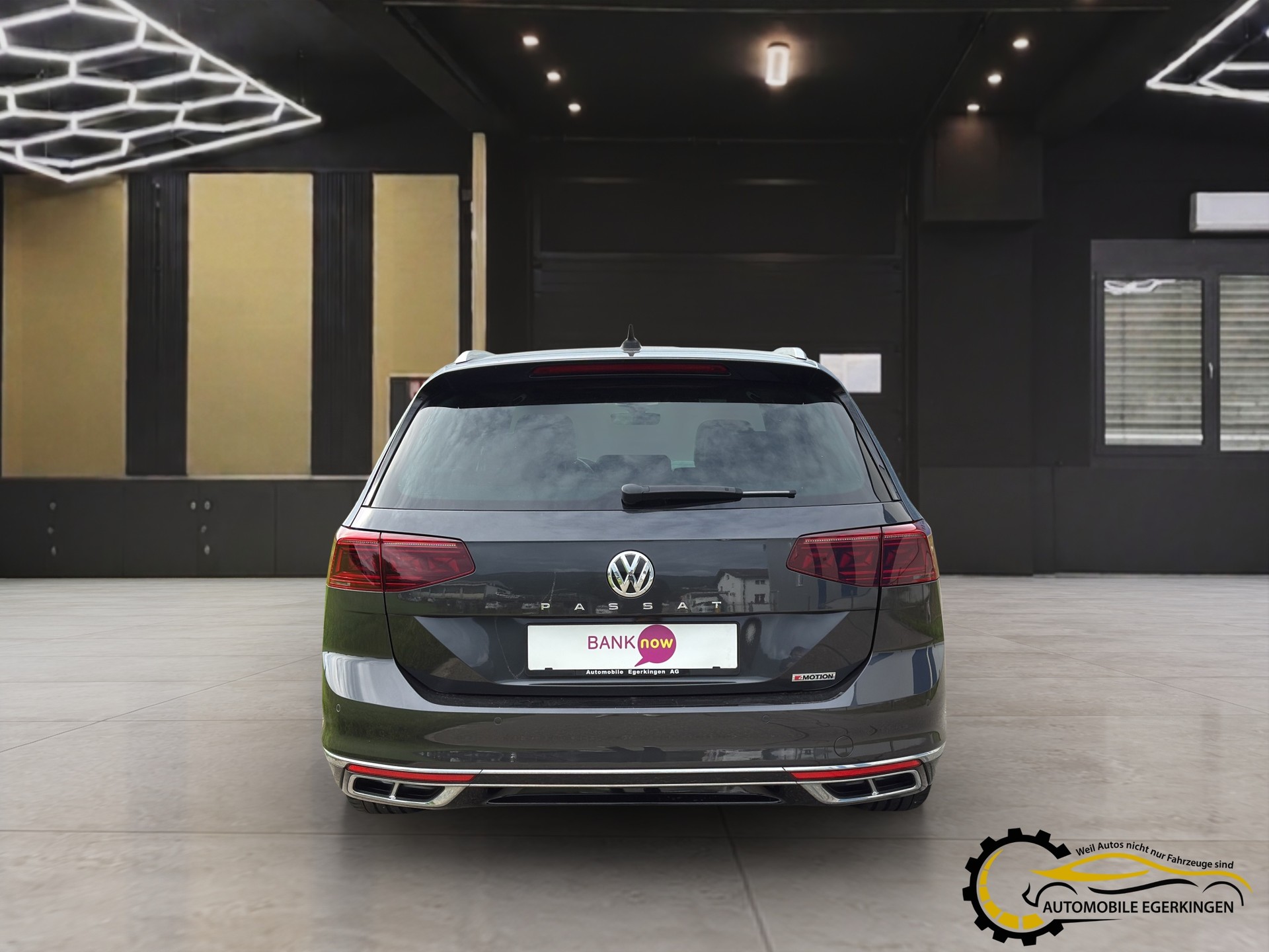 VW Passat Variant 2.0 TSI R-Line Edition 4Motion DSG-image-5
