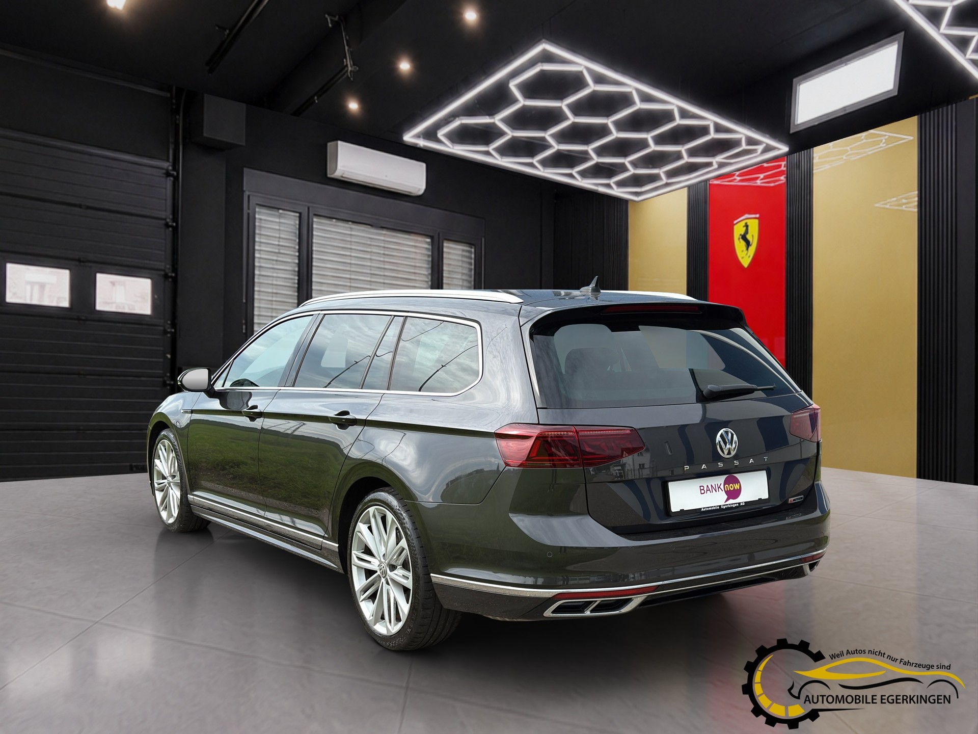 VW Passat Variant 2.0 TSI R-Line Edition 4Motion DSG-image-6