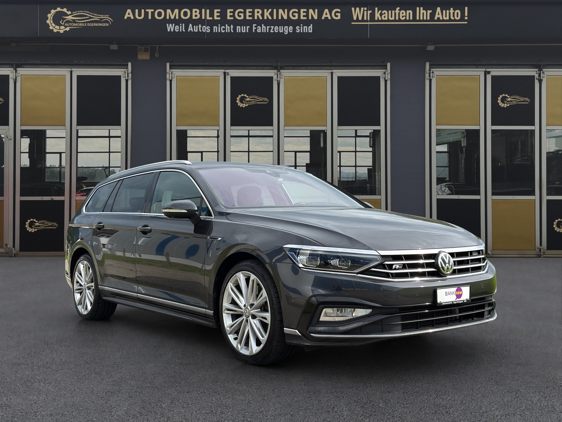 VW Passat Variant 2.0 TSI R-Line Edition 4Motion DSG-image-2