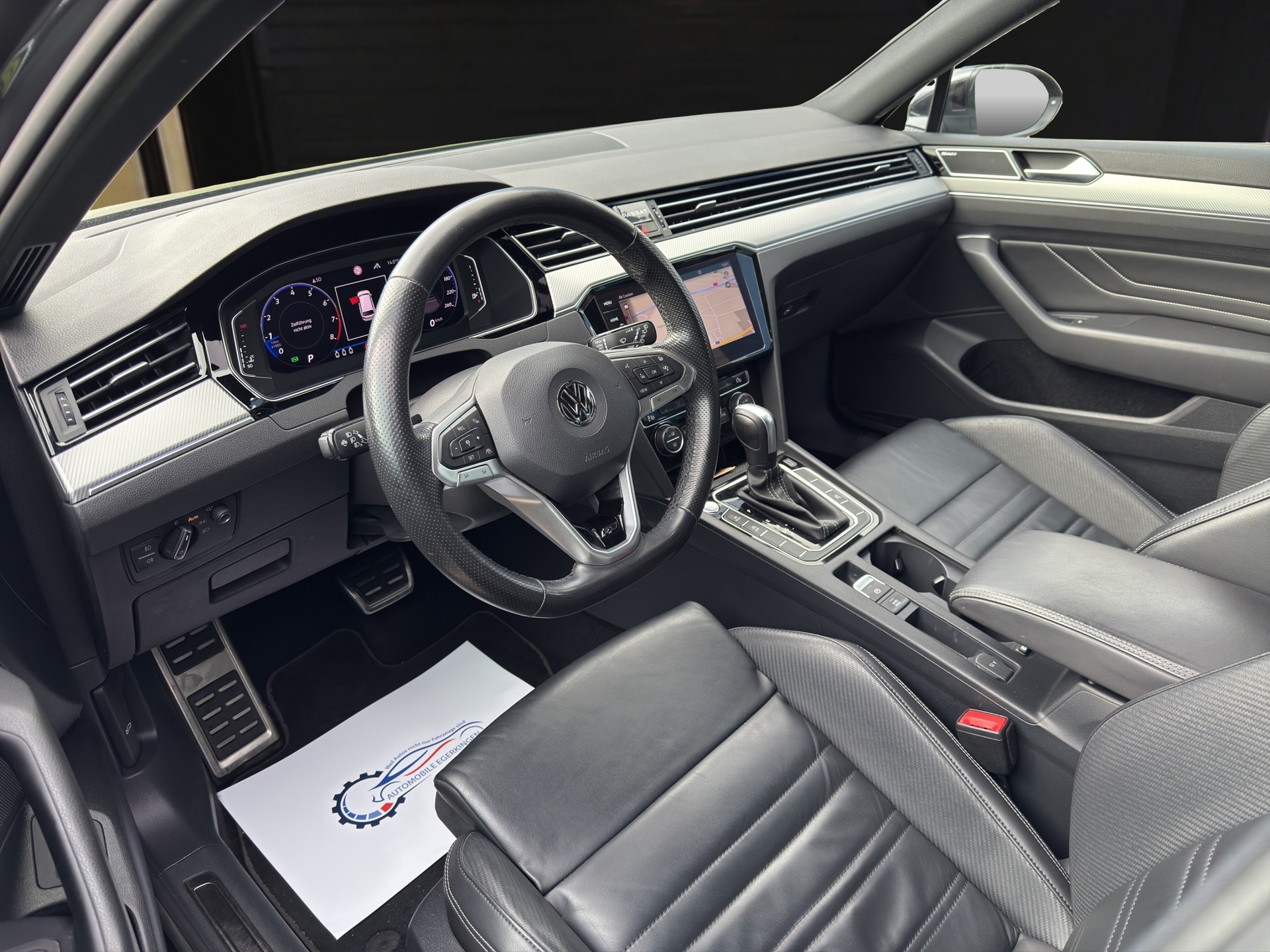 VW Passat Variant 2.0 TSI R-Line Edition 4Motion DSG-image-8