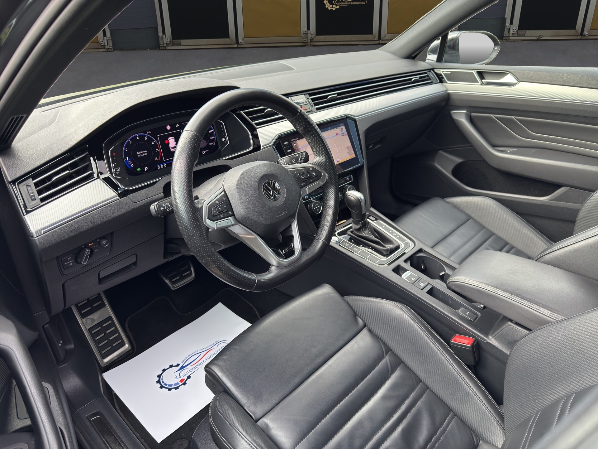 VW Passat Variant 2.0 TSI R-Line Edition 4Motion DSG-image-8