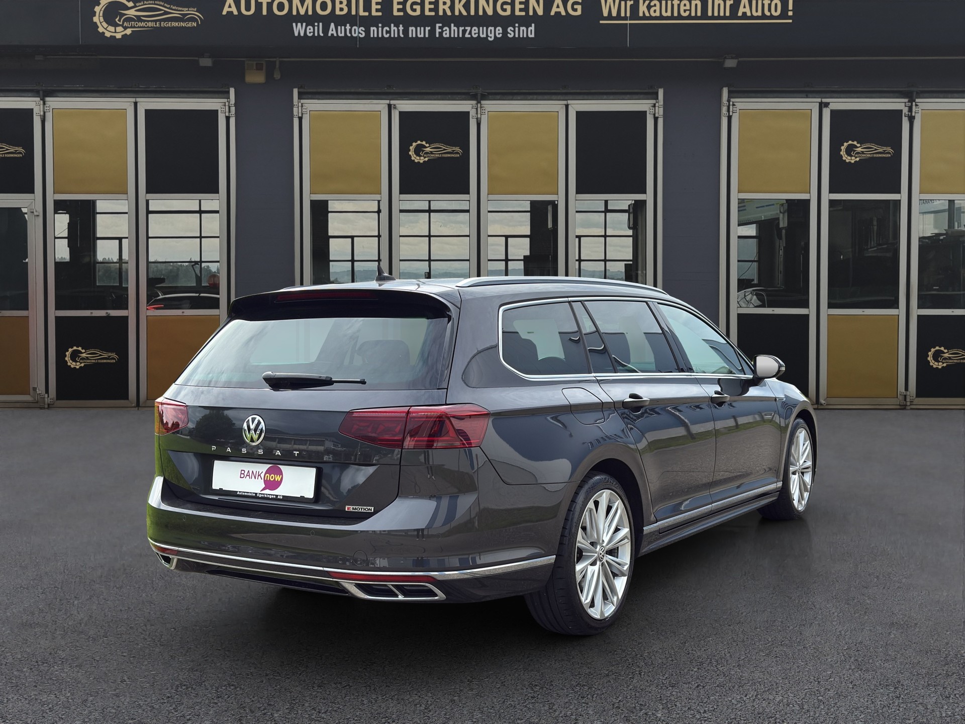 VW Passat Variant 2.0 TSI R-Line Edition 4Motion DSG-image-4