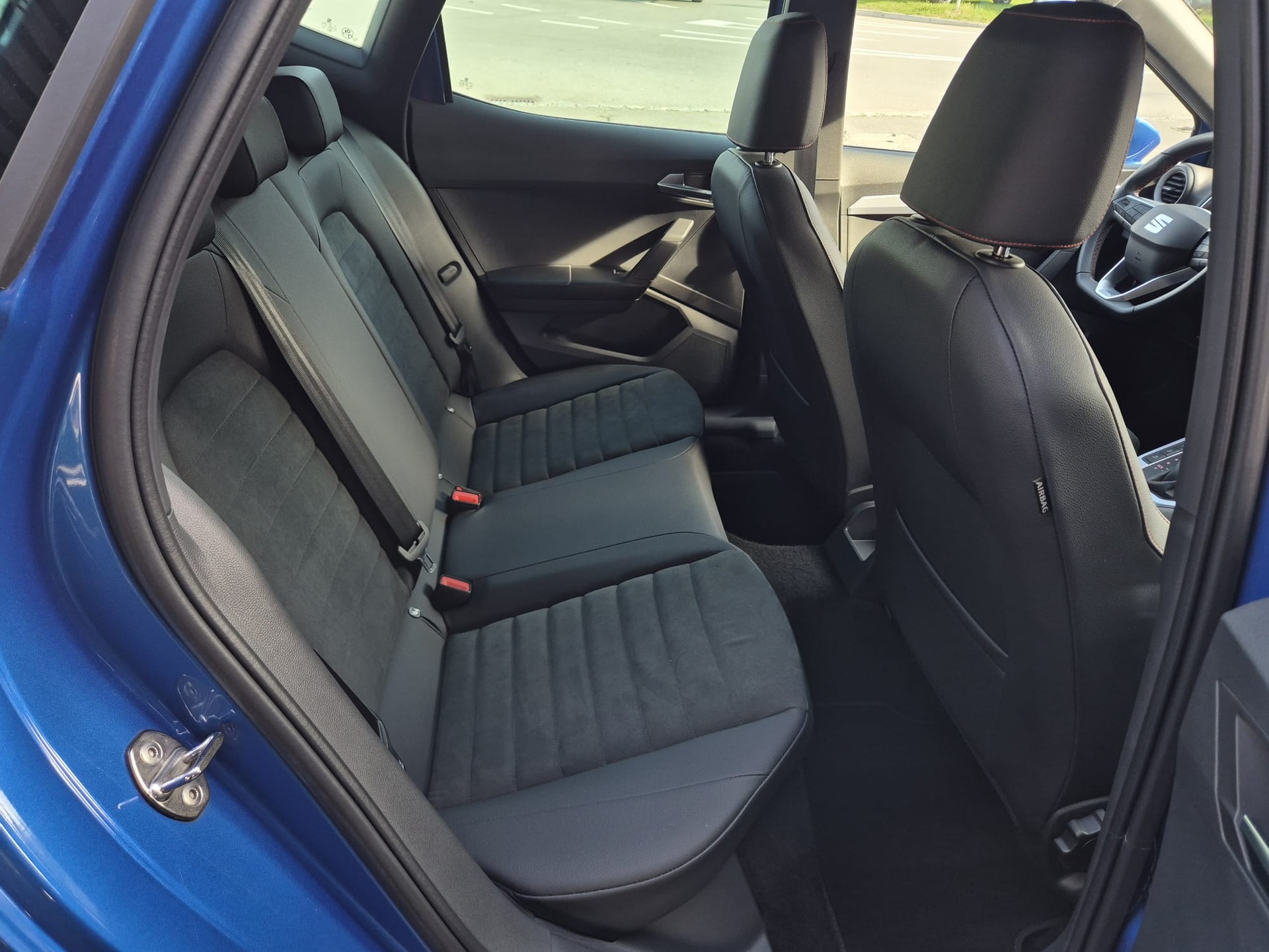SEAT Arona 1.0 TSI Eco Hola FR DSG-image-13