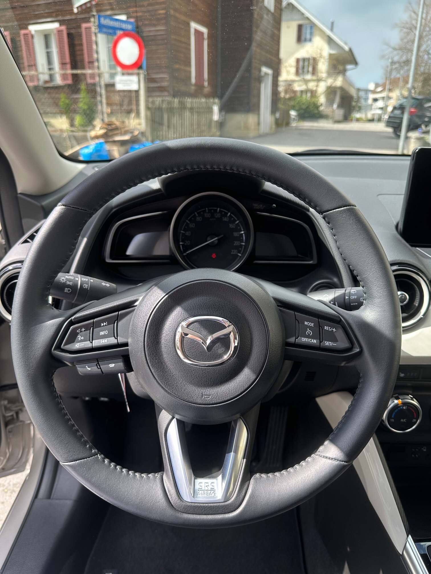 MAZDA 2 1.5 90 Center-Line-image-9