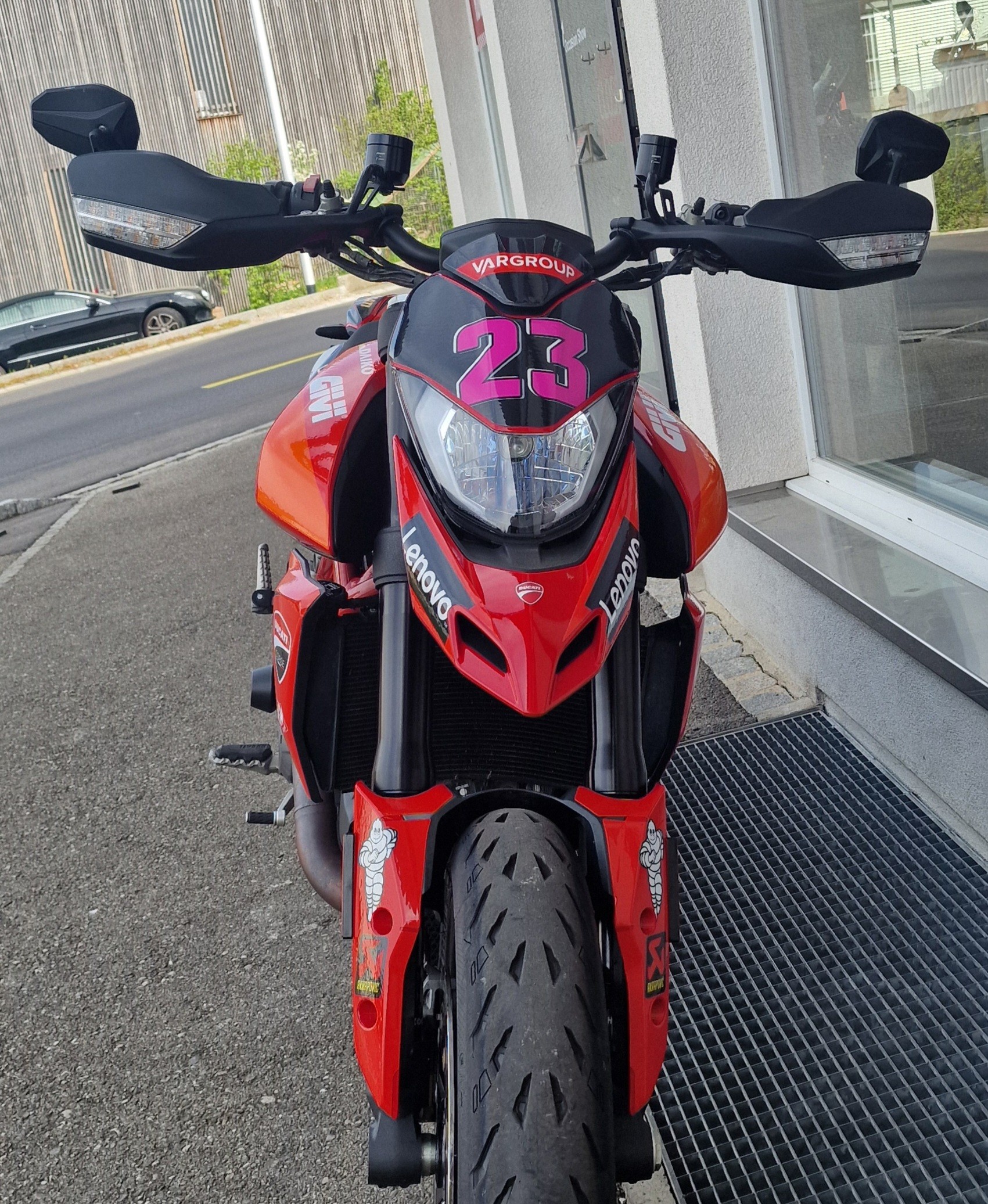 DUCATI HYPERMOTARD 950-showroom-element-1