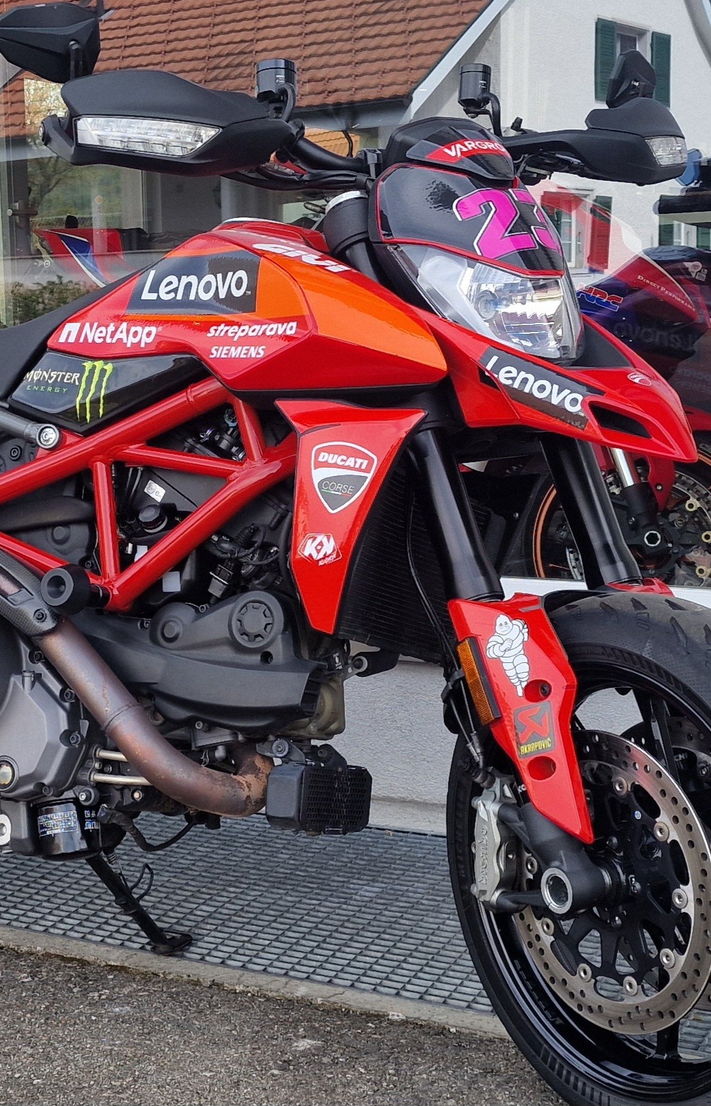 DUCATI HYPERMOTARD 950-showroom-element-2