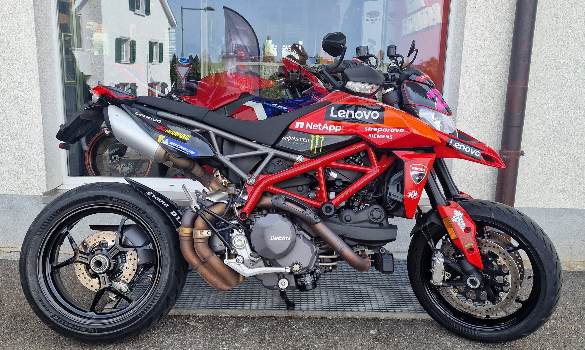 DUCATI HYPERMOTARD 950