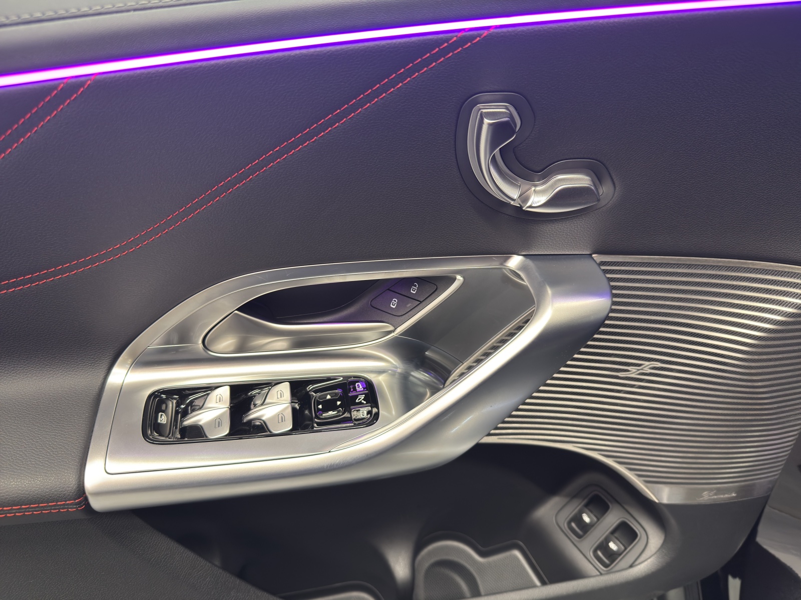 MERCEDES-BENZ GLC 400 4Matic with EQ Technology-image-14