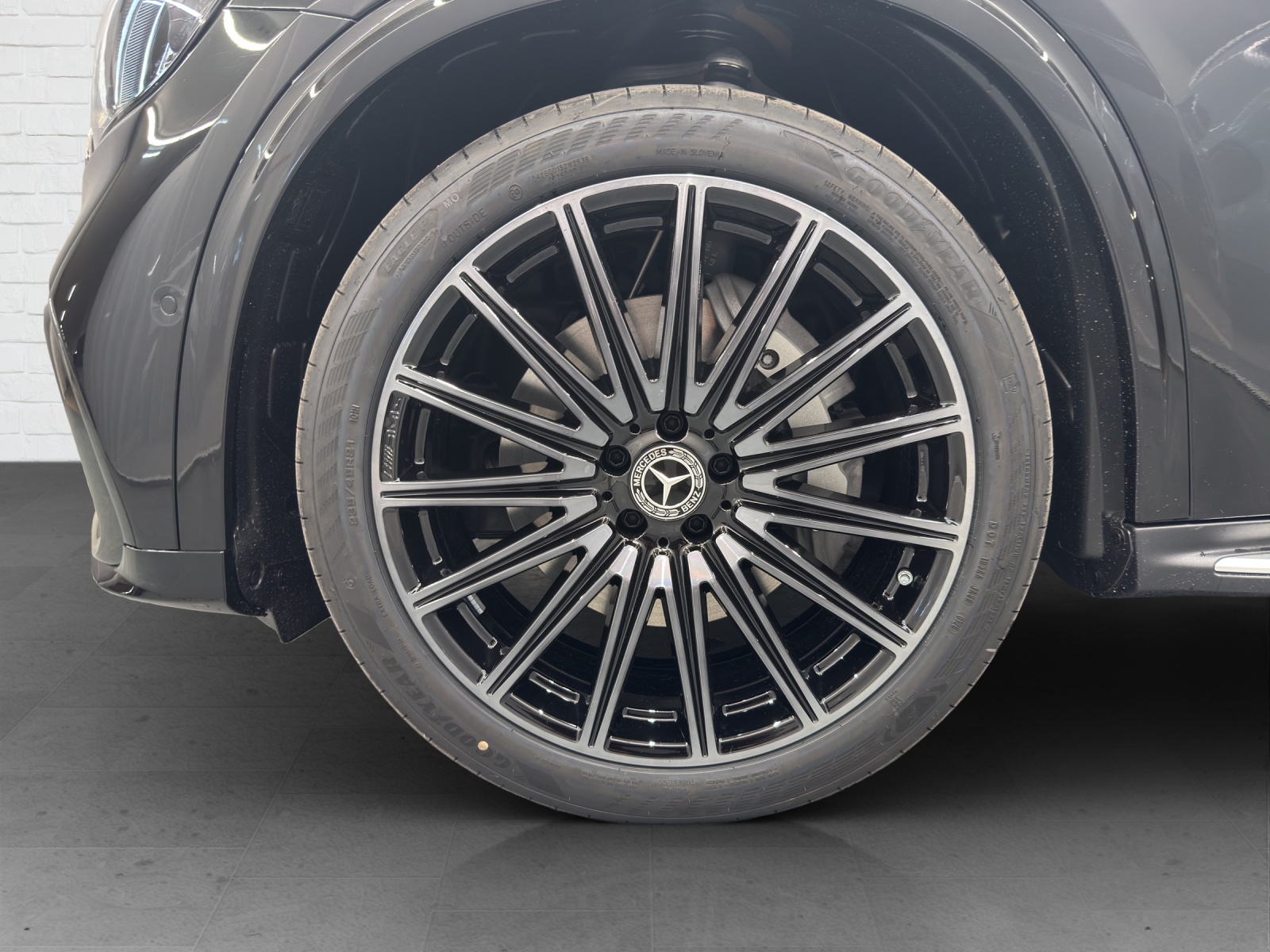 MERCEDES-BENZ GLC 400 4Matic with EQ Technology-image-5