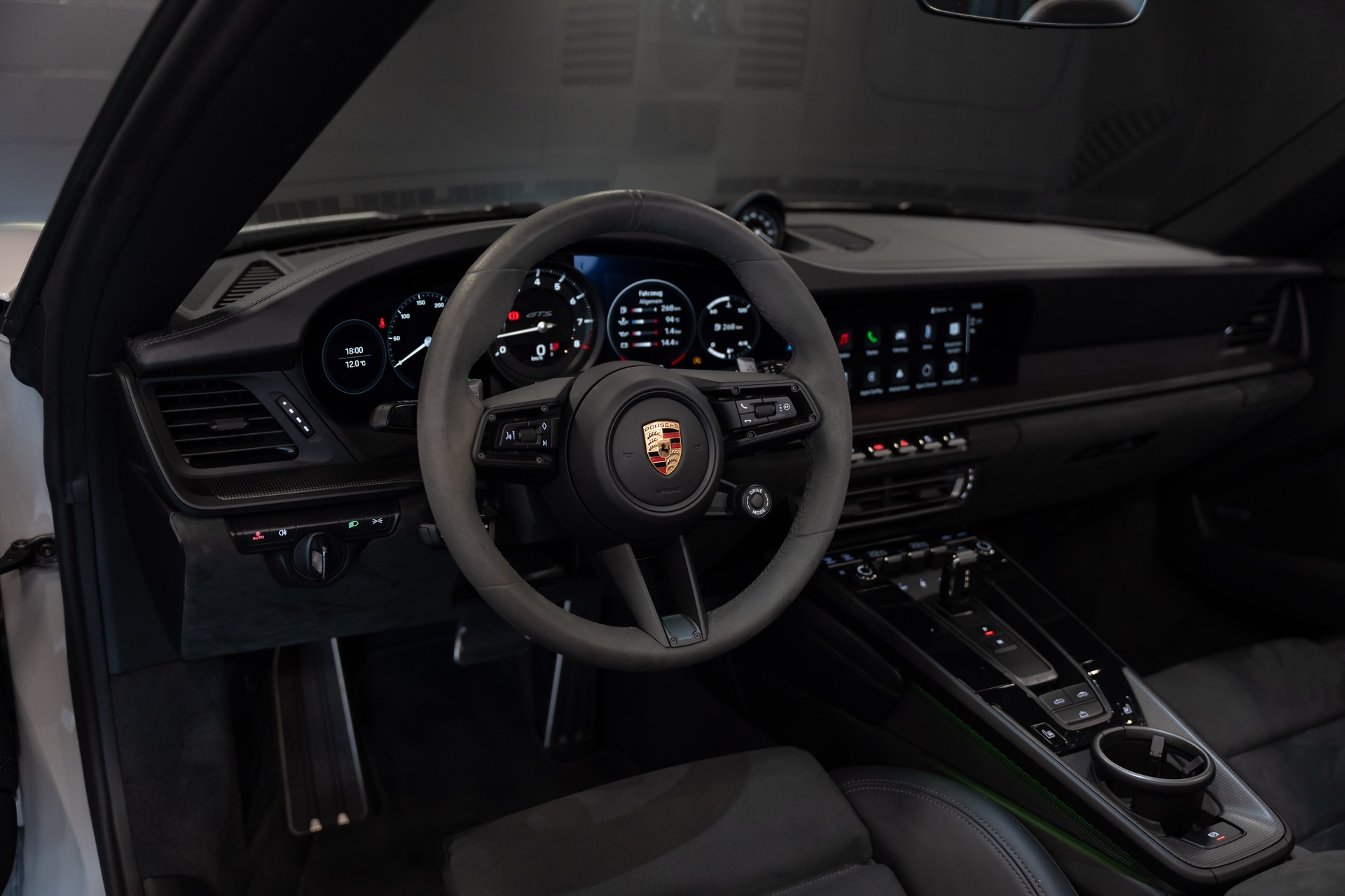PORSCHE 911 Carrera GTS Cabriolet PDK / GTS Sitze / Kreide / Sport Chrono uvm.-image-11