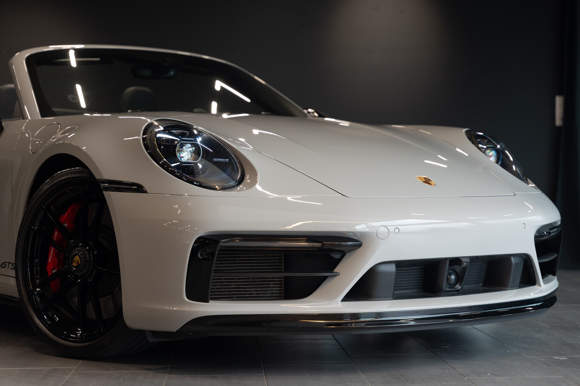 PORSCHE 911 Carrera GTS Cabriolet PDK / GTS Sitze / Kreide / Sport Chrono uvm.-image-1