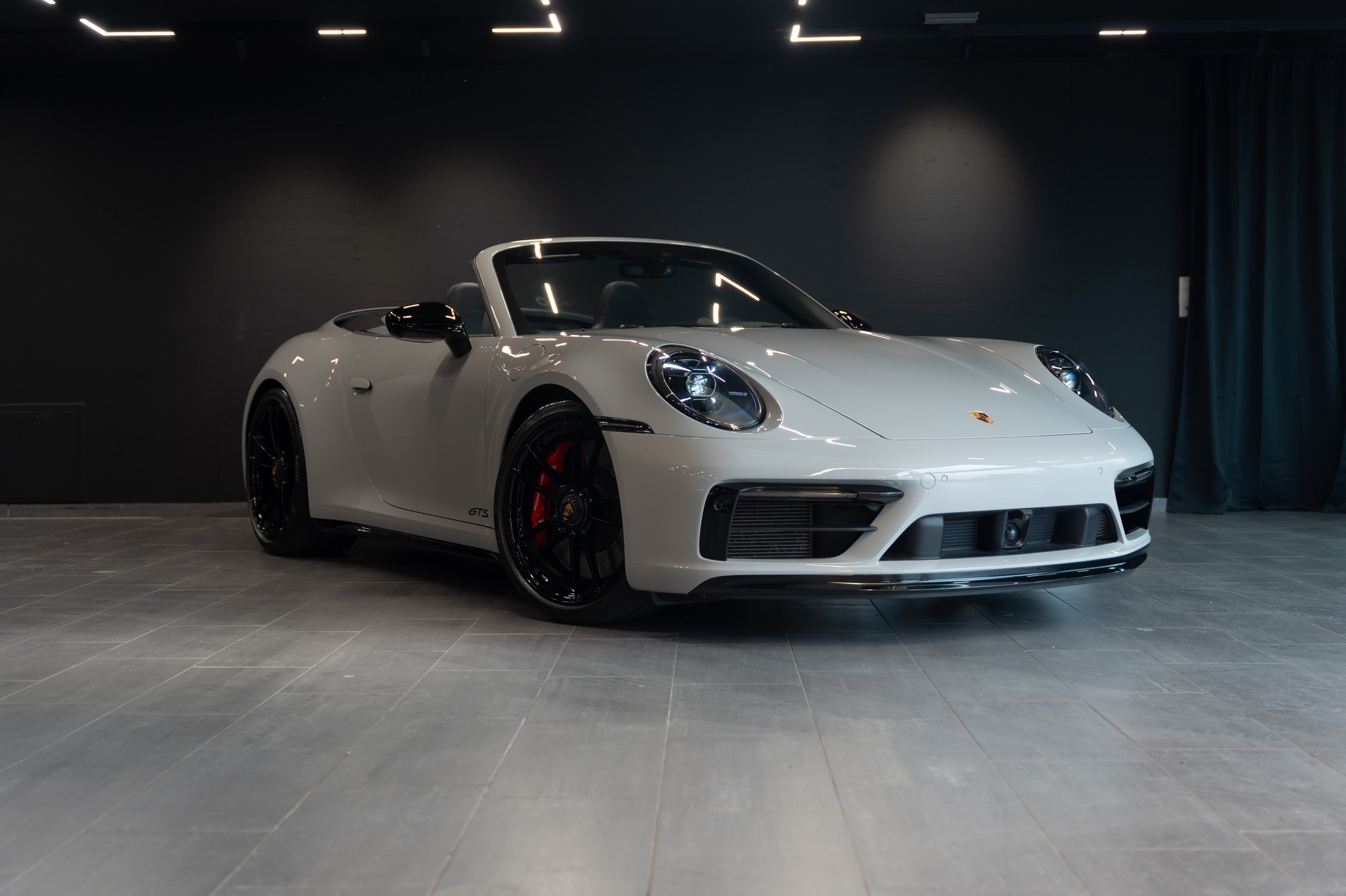 PORSCHE 911 Carrera GTS Cabriolet PDK / GTS Sitze / Kreide / Sport Chrono uvm.-image-0