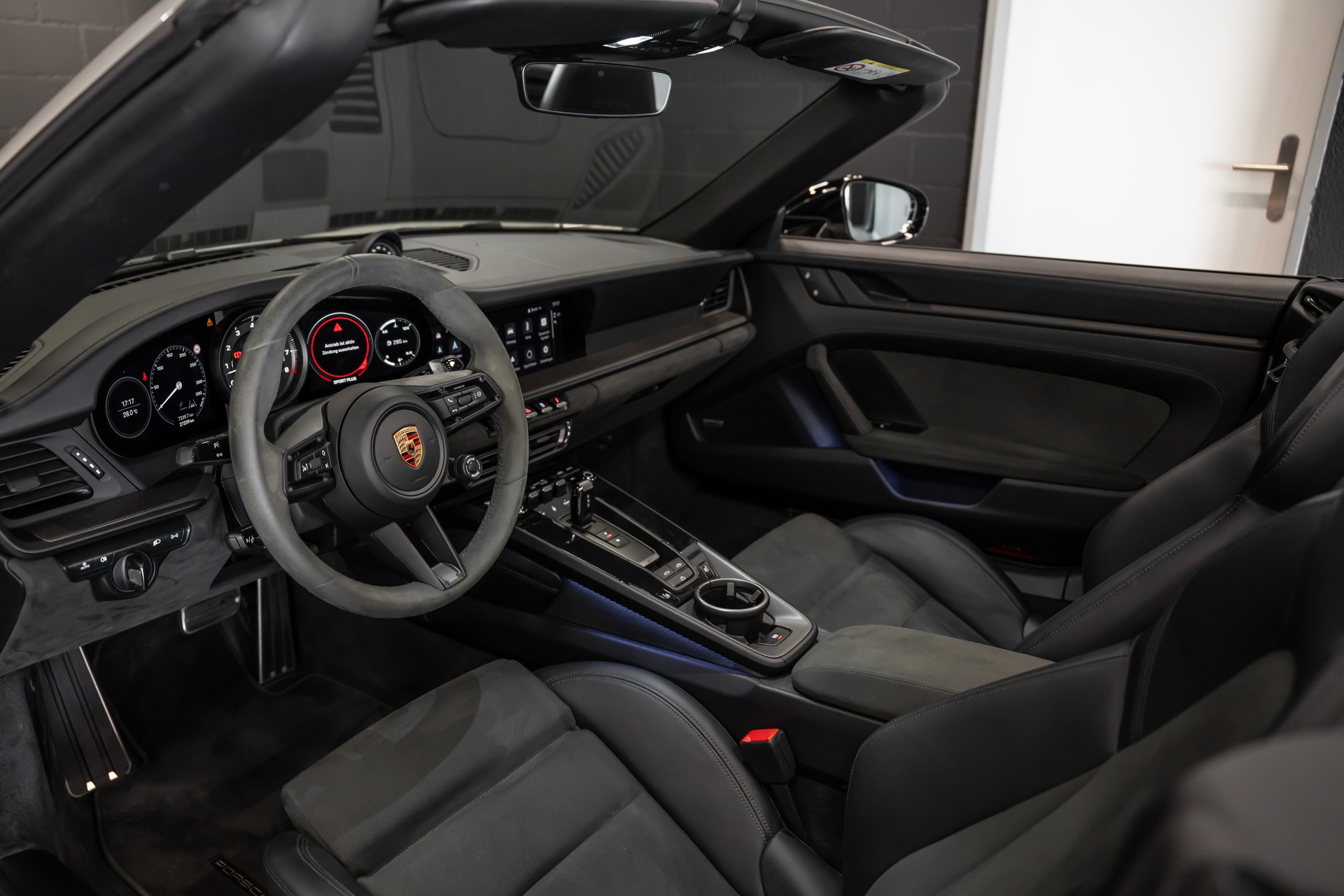 PORSCHE 911 Carrera GTS Cabriolet PDK / GTS Sitze / Kreide / Sport Chrono uvm.-image-8