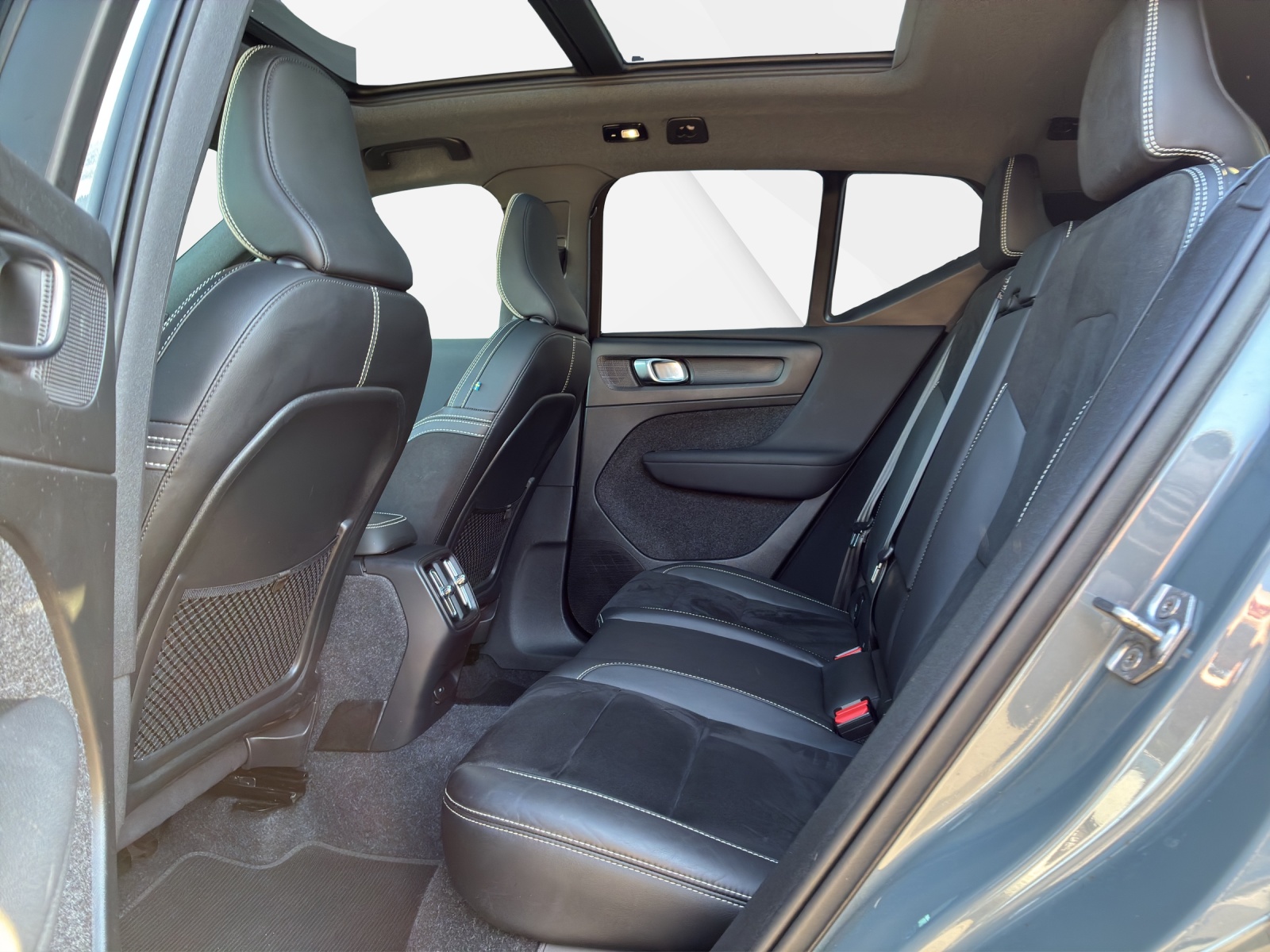 VOLVO XC40 P8 Twin Pro AWD-image-13