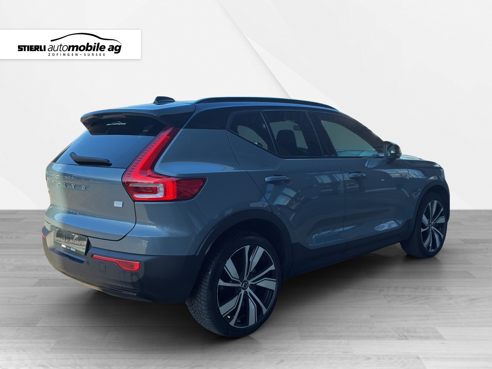 VOLVO XC40 P8 Twin Pro AWD-image-4