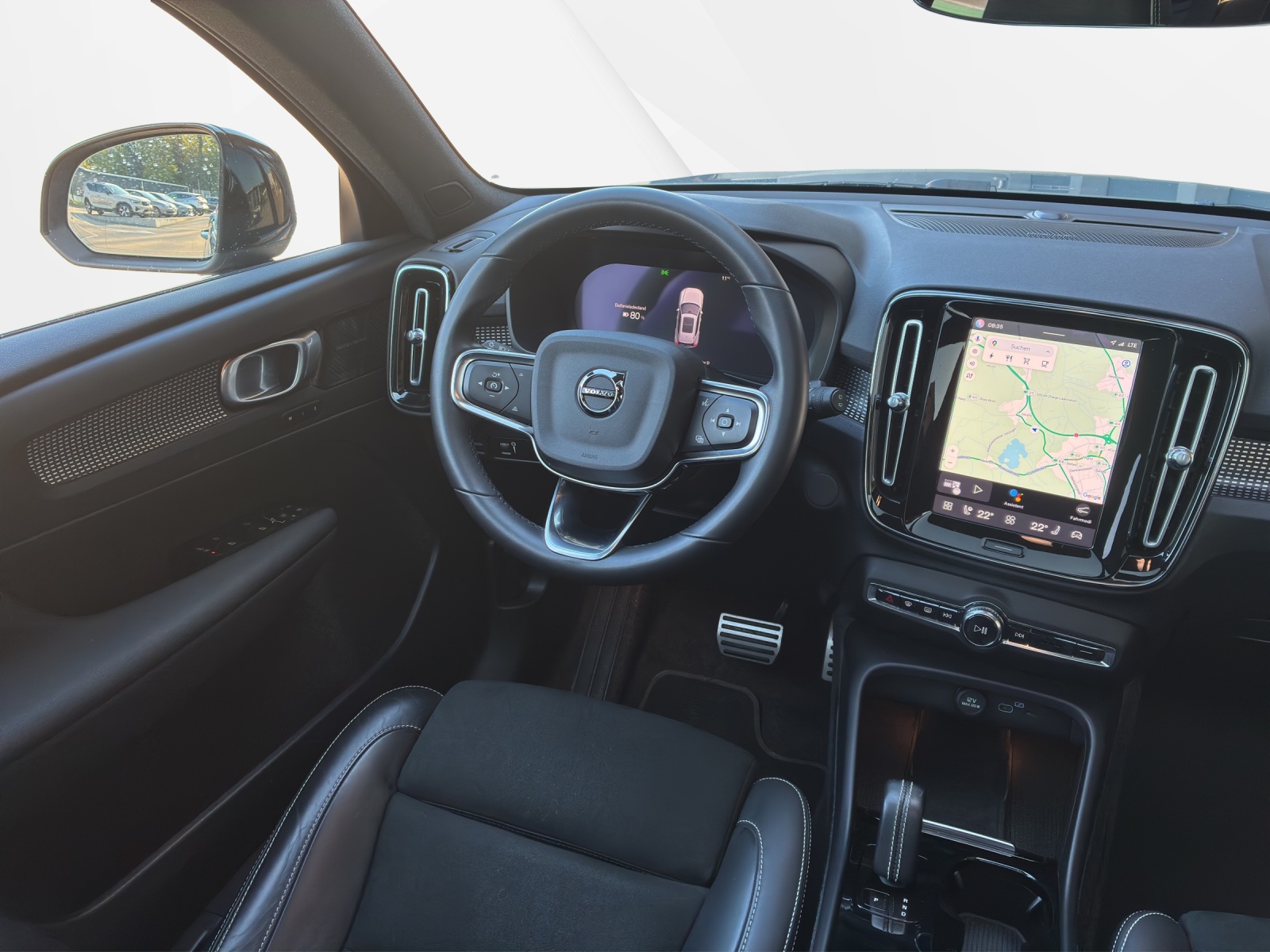 VOLVO XC40 P8 Twin Pro AWD-image-10