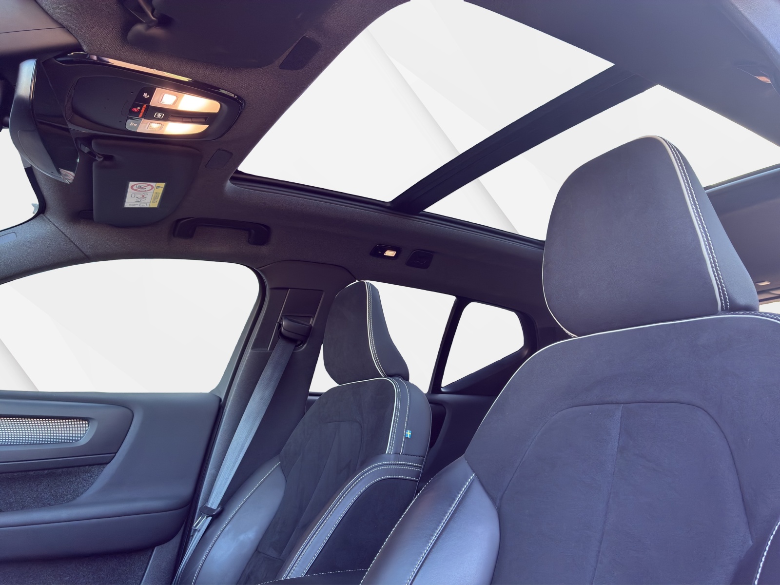 VOLVO XC40 P8 Twin Pro AWD-image-17