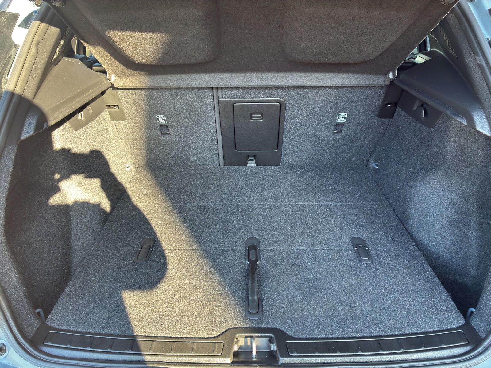 VOLVO XC40 P8 Twin Pro AWD-image-14