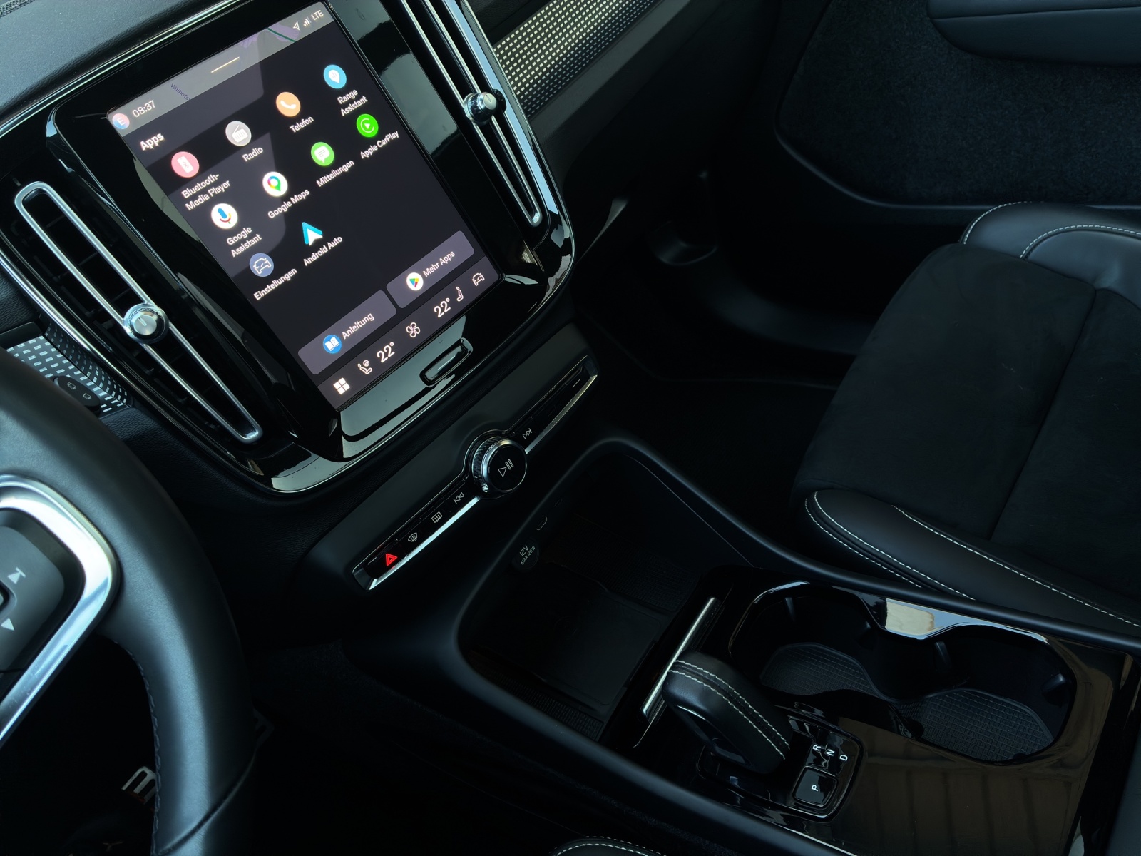 VOLVO XC40 P8 Twin Pro AWD-image-16