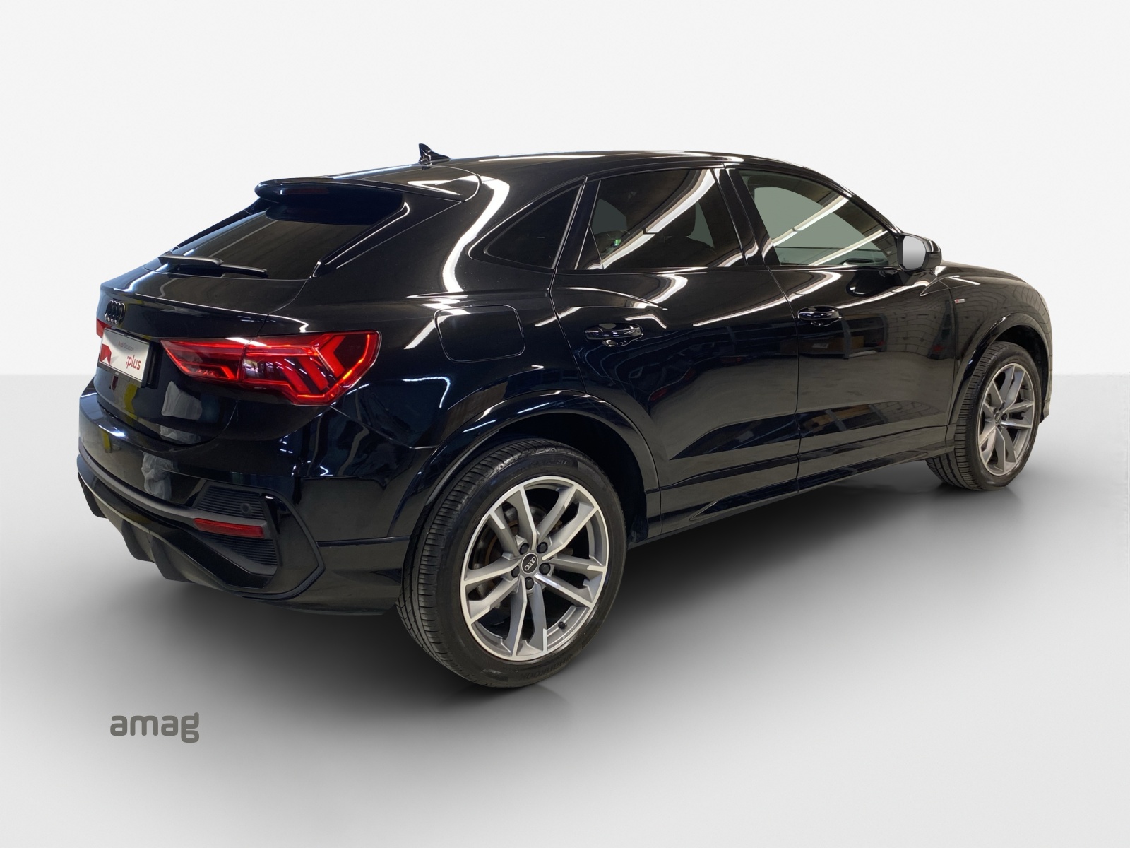 AUDI Q3 Sportback 45 TFSI e S line Attraction S-tronic-image-4