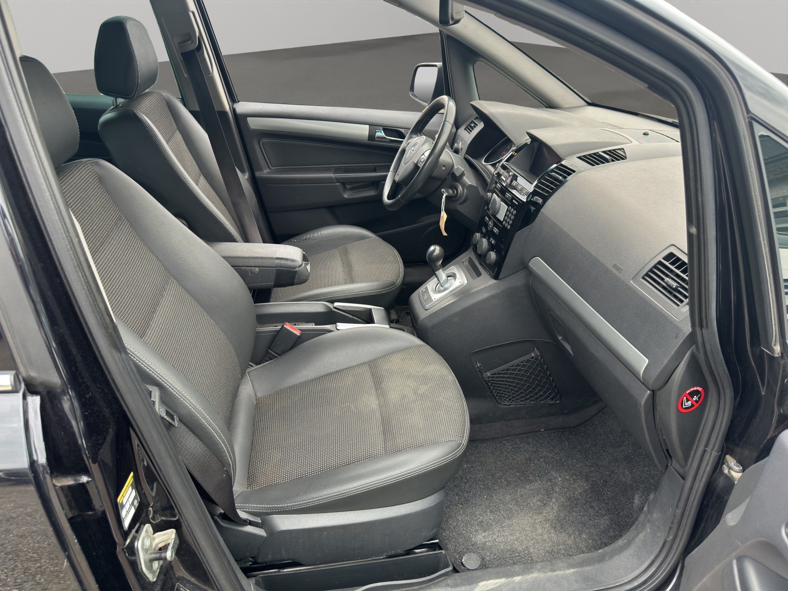 OPEL Zafira 1.8i 16V Sport-image-15