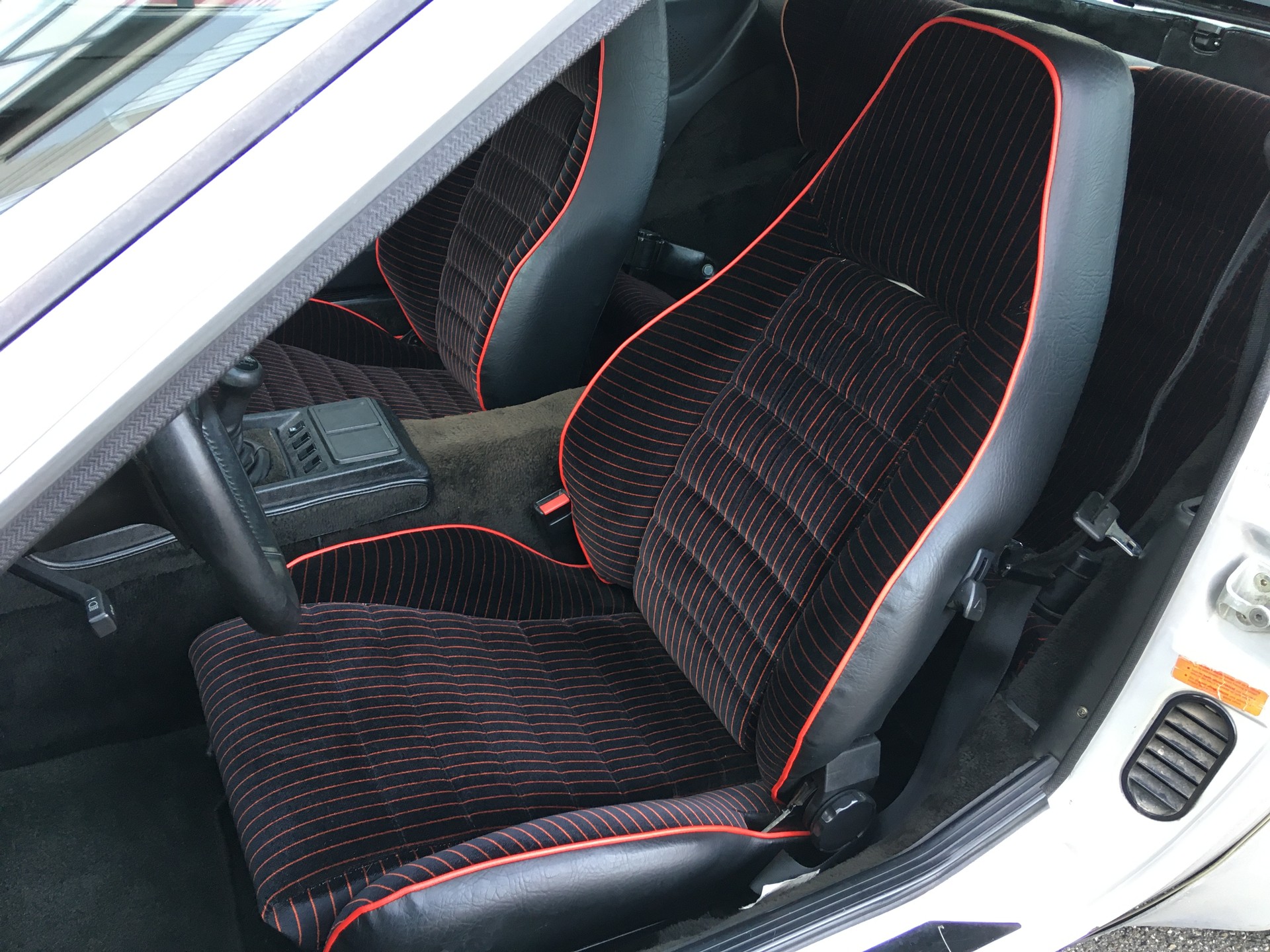PORSCHE Carrera GT-image-13