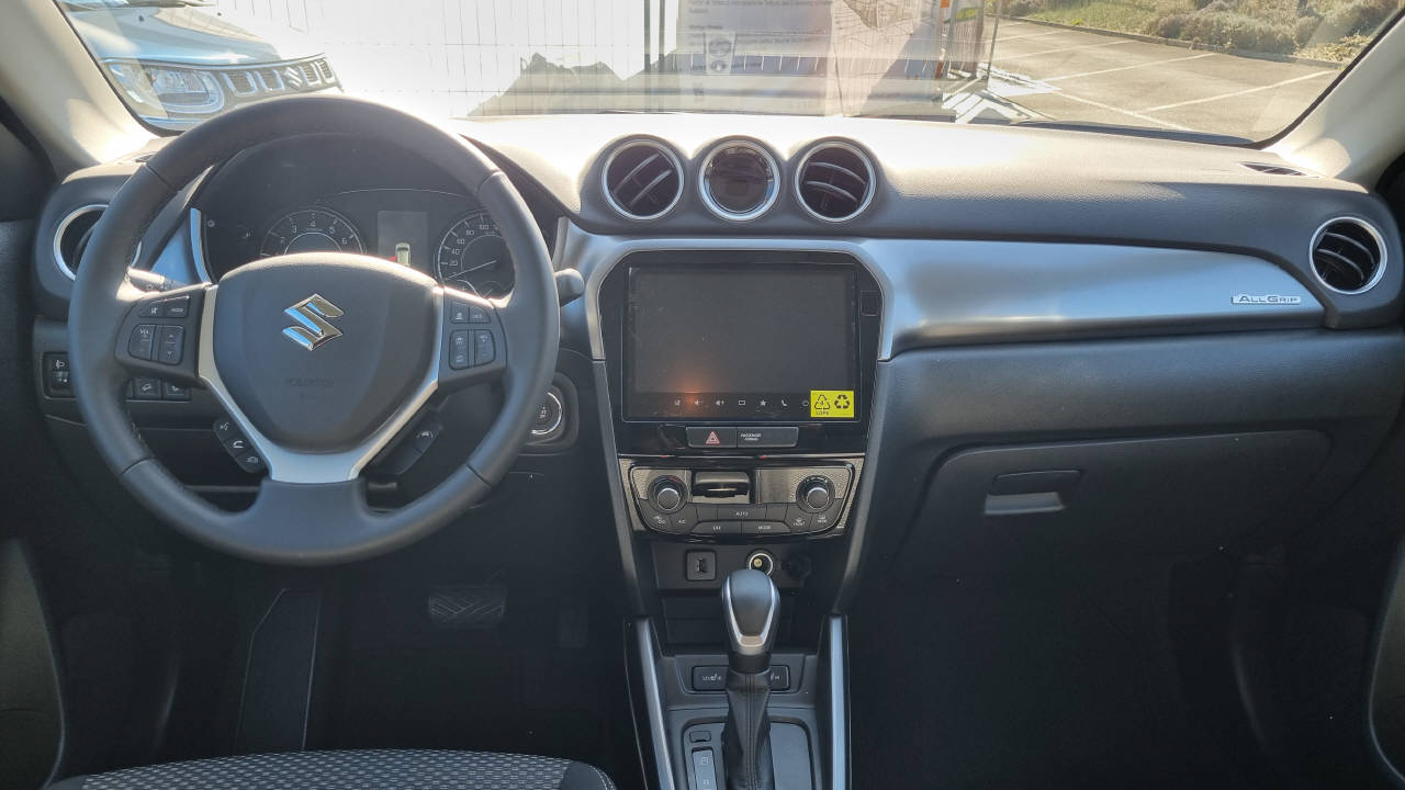 SUZUKI Vitara 1.5 Compact+ Hybrid 4x4-image-8