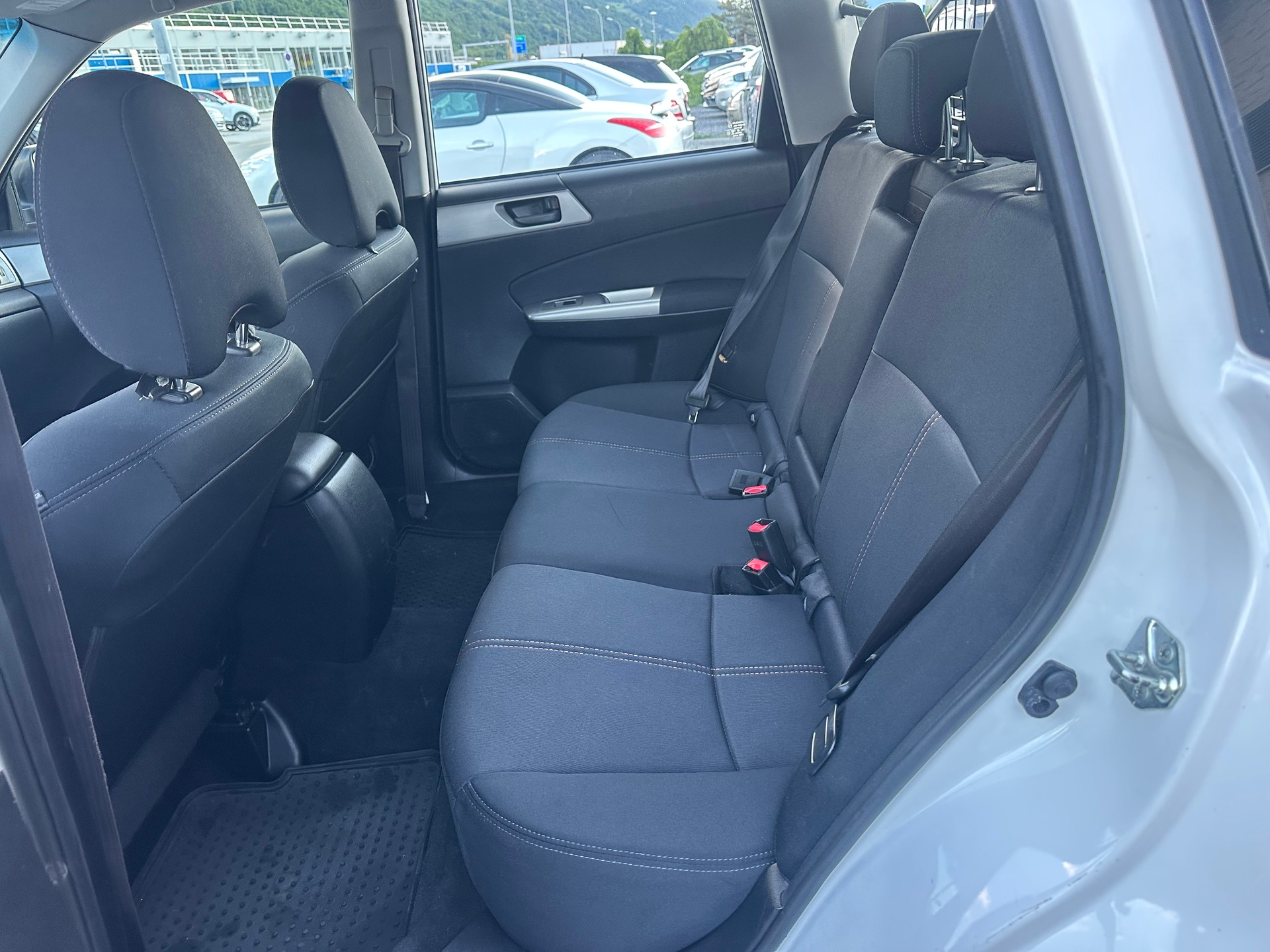 SUBARU Forester 2.0D X Swiss-image-11