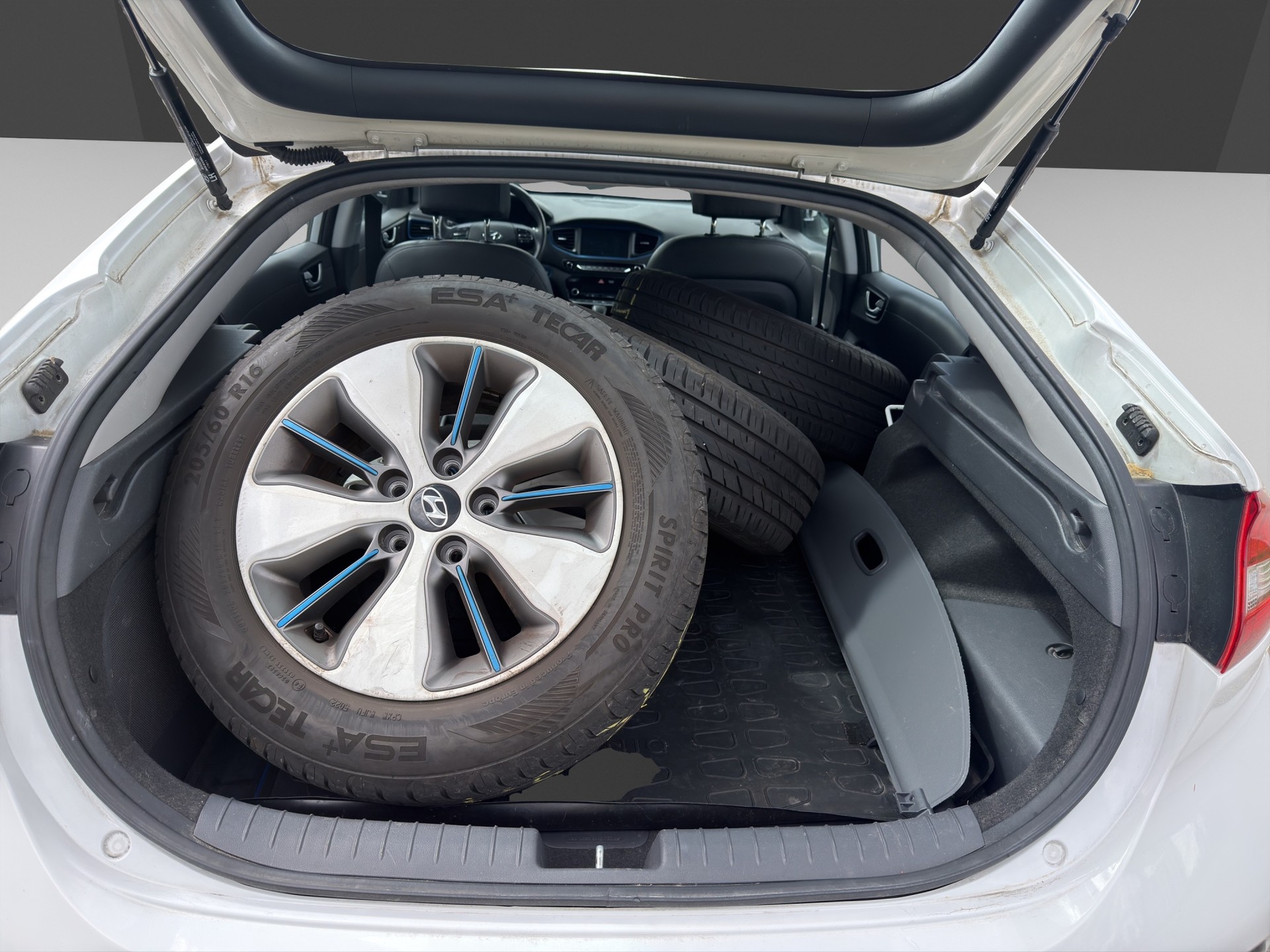 HYUNDAI Ioniq 1.6 GDi Plug in Hybrid Launch Plus DCT-image-8