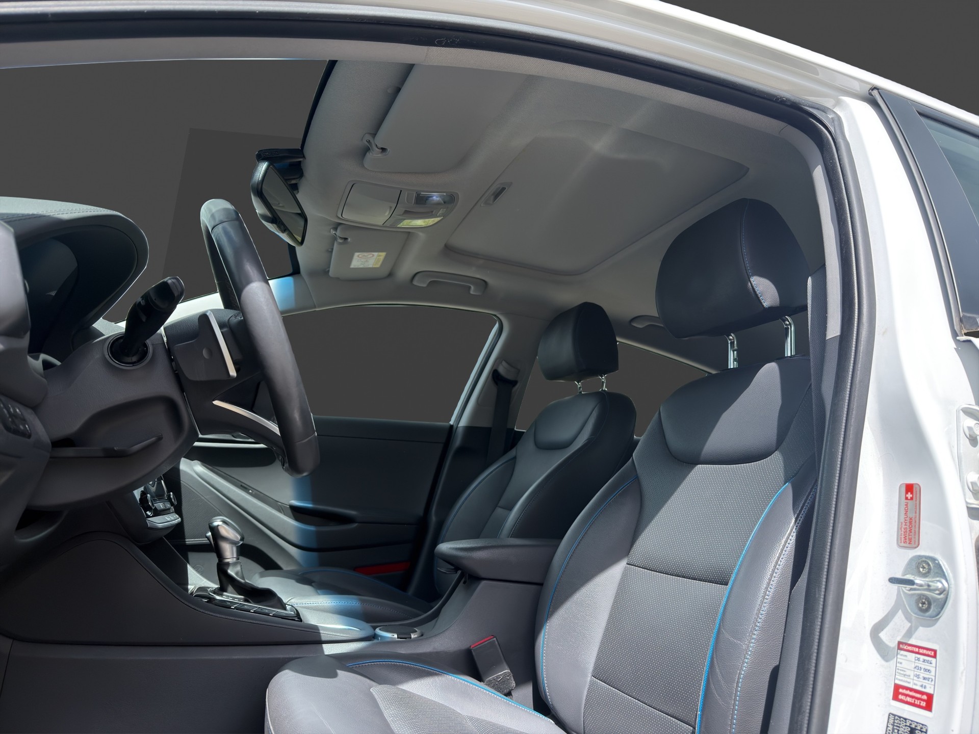 HYUNDAI Ioniq 1.6 GDi Plug in Hybrid Launch Plus DCT-image-10