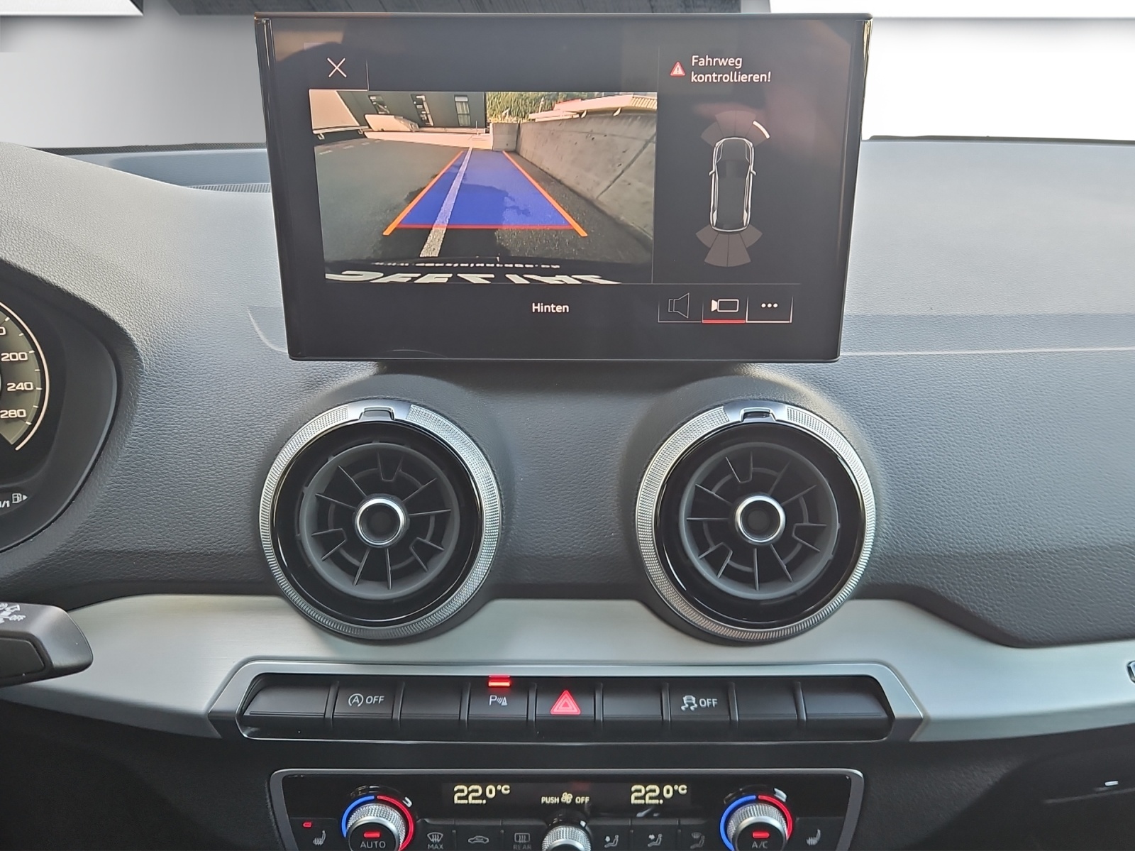 AUDI Aud Q2 40 TSI quattro S Line-image-7