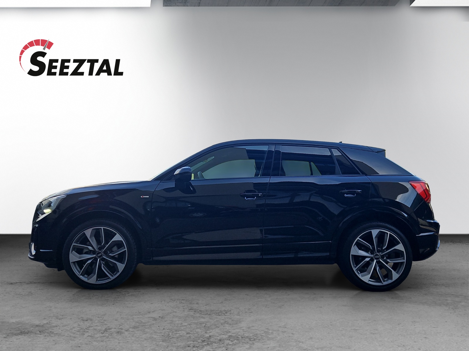 AUDI Aud Q2 40 TSI quattro S Line-image-0