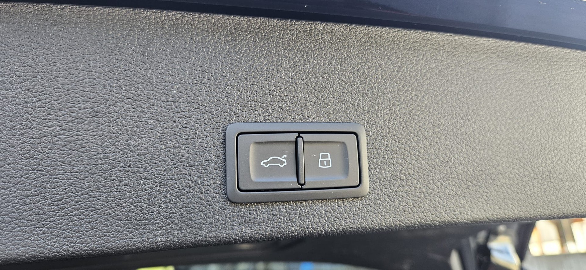 AUDI Aud Q2 40 TSI quattro S Line-image-18