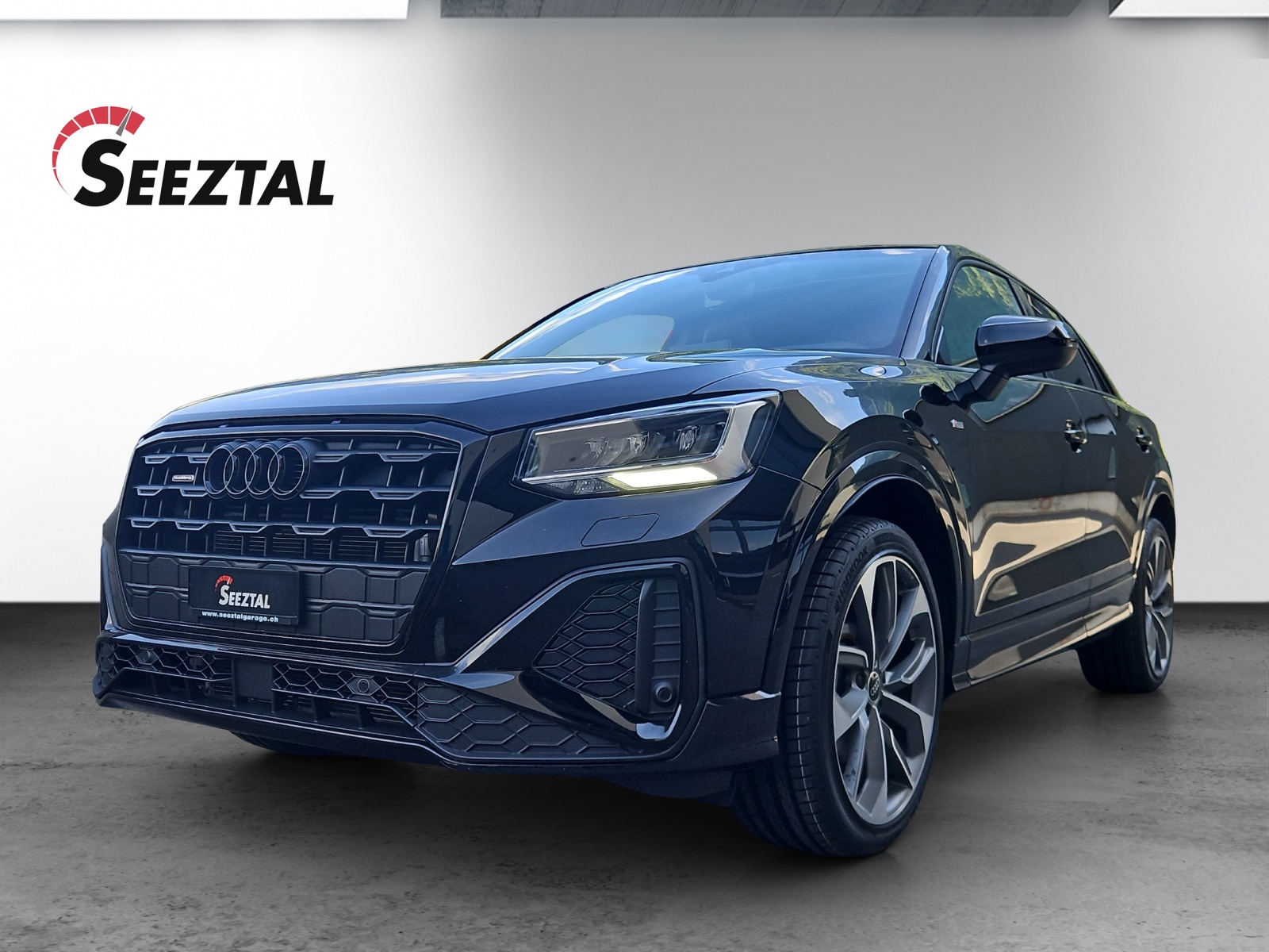 AUDI Aud Q2 40 TSI quattro S Line-image-1
