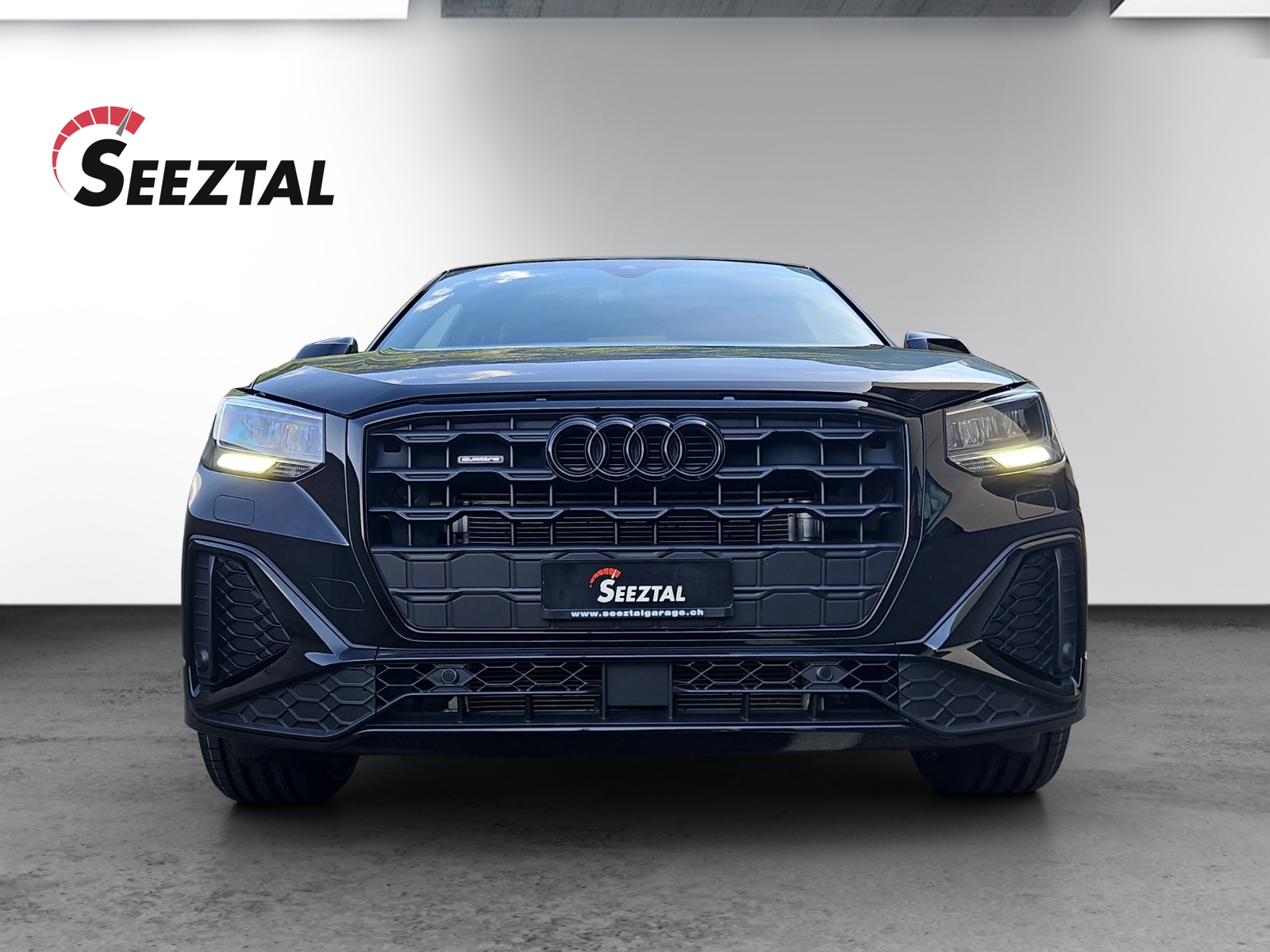 AUDI Aud Q2 40 TSI quattro S Line-image-2
