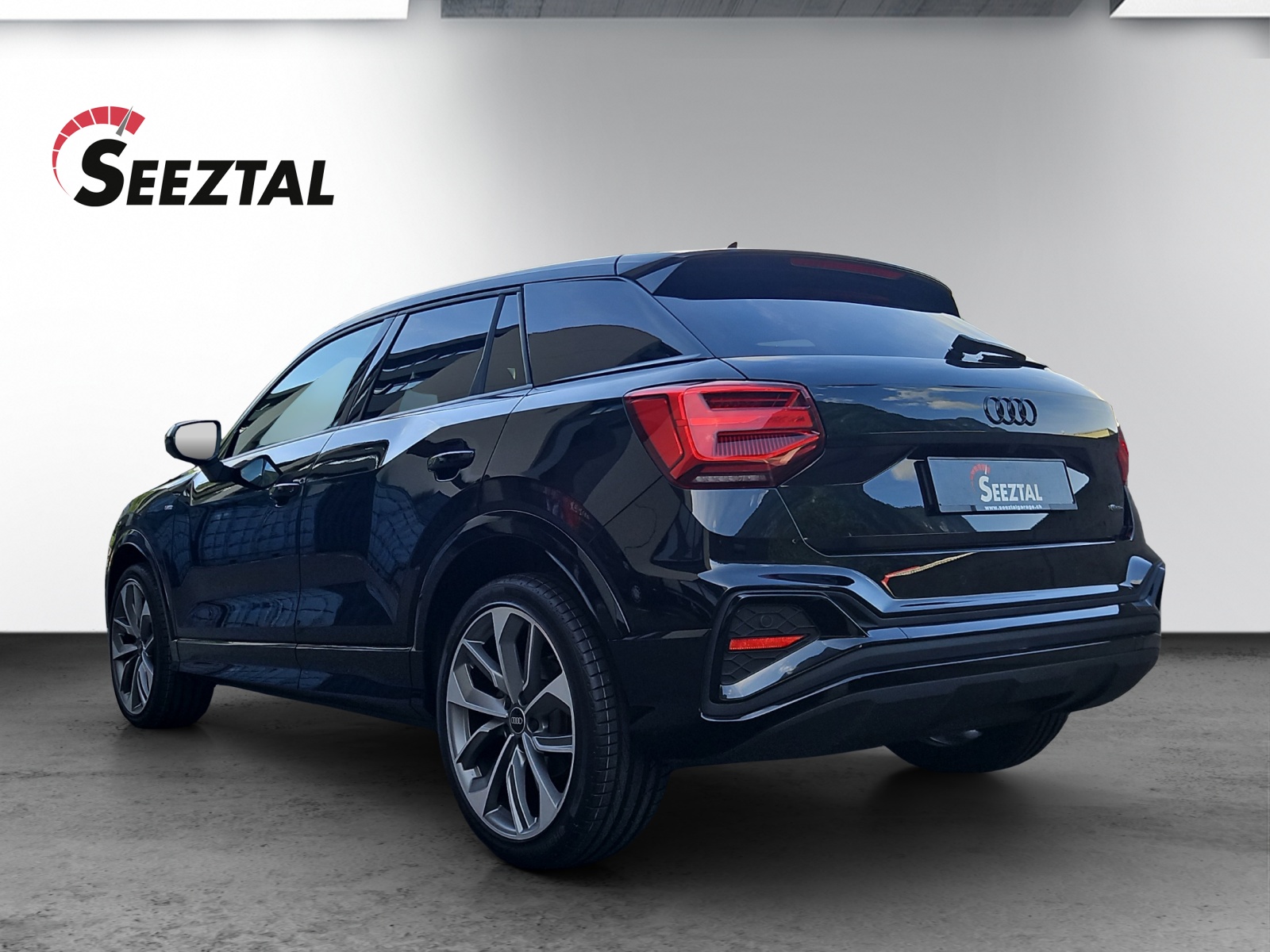 AUDI Aud Q2 40 TSI quattro S Line-image-3
