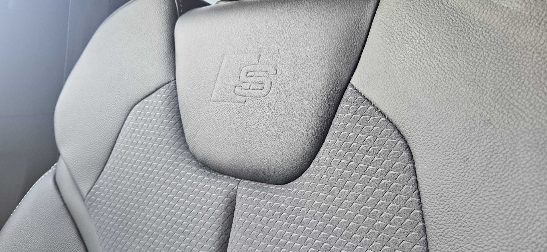 AUDI Aud Q2 40 TSI quattro S Line-image-12