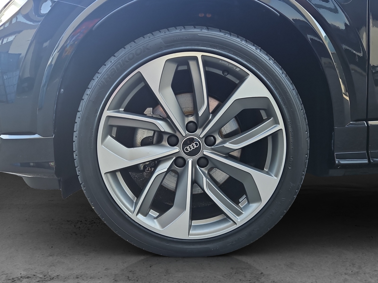 AUDI Aud Q2 40 TSI quattro S Line-image-5