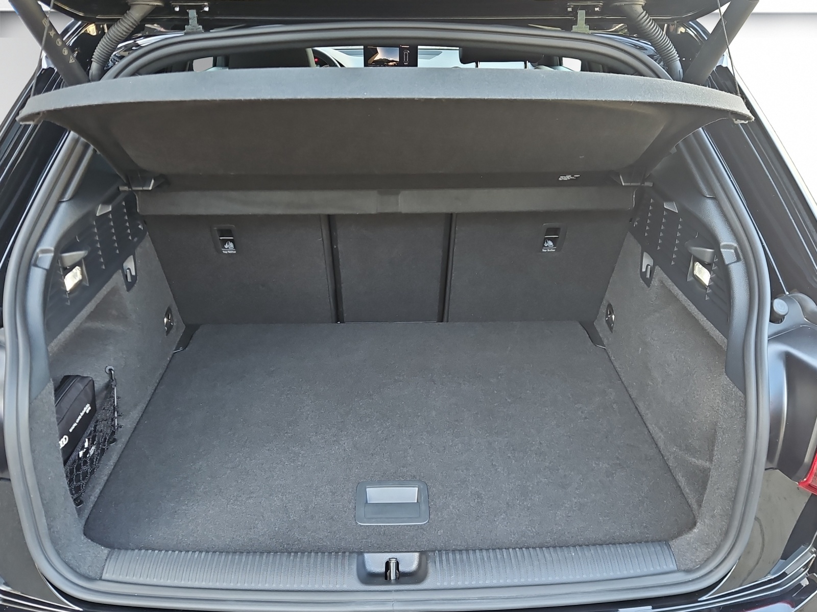 AUDI Aud Q2 40 TSI quattro S Line-image-16