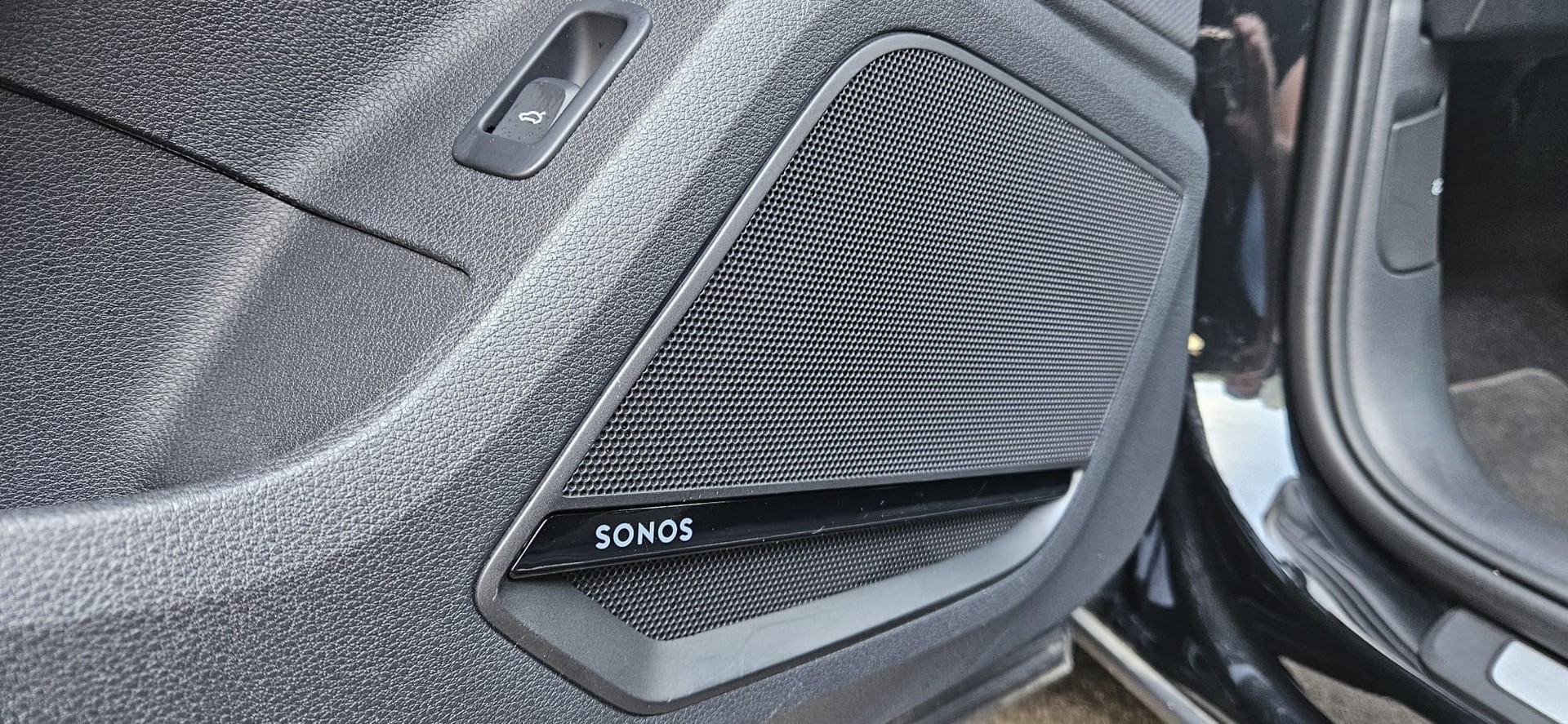 AUDI Aud Q2 40 TSI quattro S Line-image-13