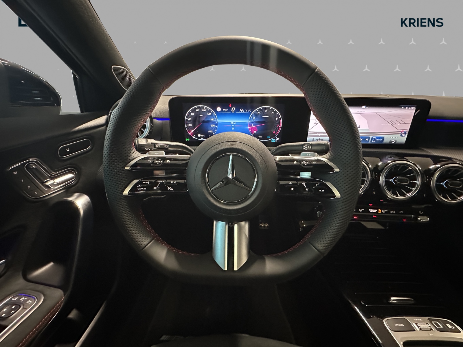 MERCEDES-BENZ A 250 4M - AMG / DISTRONIC / 360 Grad Kamera / Head-Up Display / Panorama-Dach-image-10