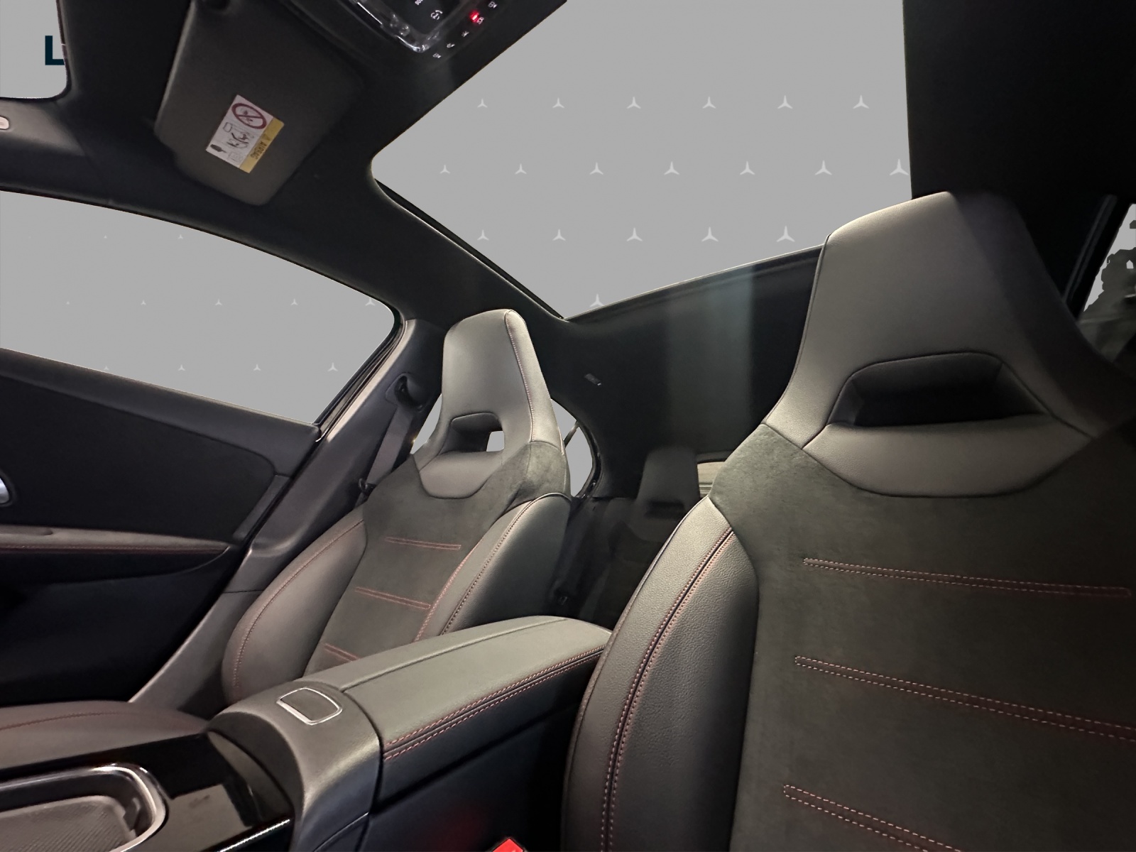 MERCEDES-BENZ A 250 4M - AMG / DISTRONIC / 360 Grad Kamera / Head-Up Display / Panorama-Dach-image-9