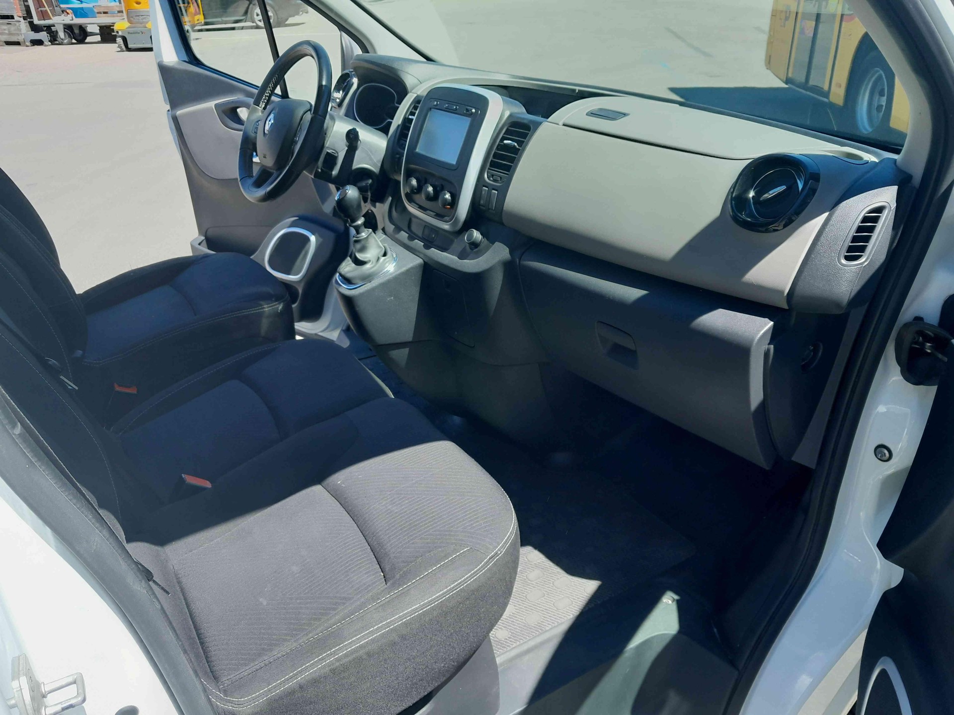RENAULT Trafic Passenger 1.6 dCi TwinTurbo Authentique-image-19