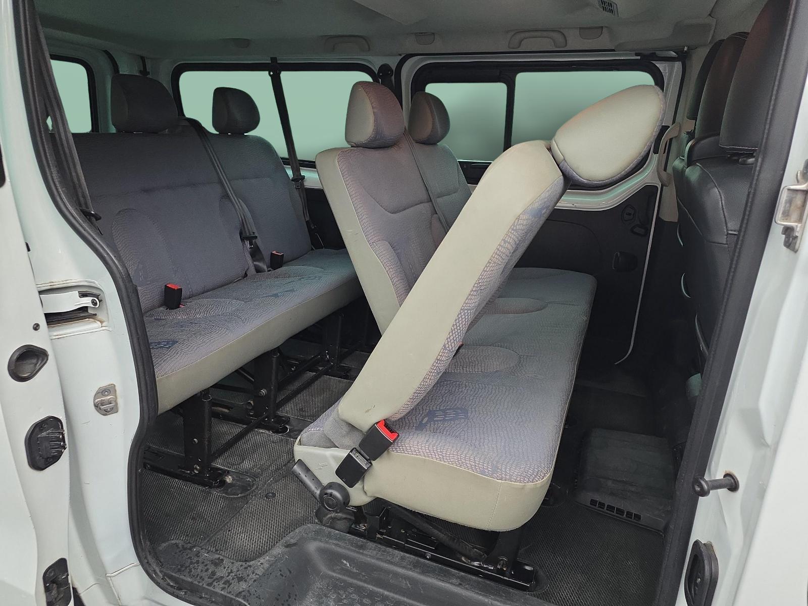 RENAULT Trafic Passenger 1.6 dCi TwinTurbo Authentique-image-6