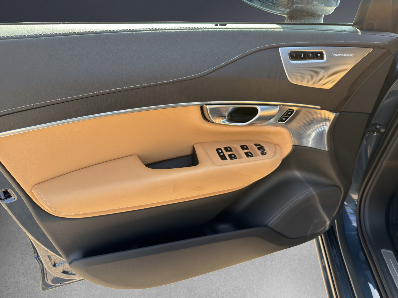 VOLVO XC90 T8 eAWD PluginHybrid Ultimate Bright Geartronic-image-12